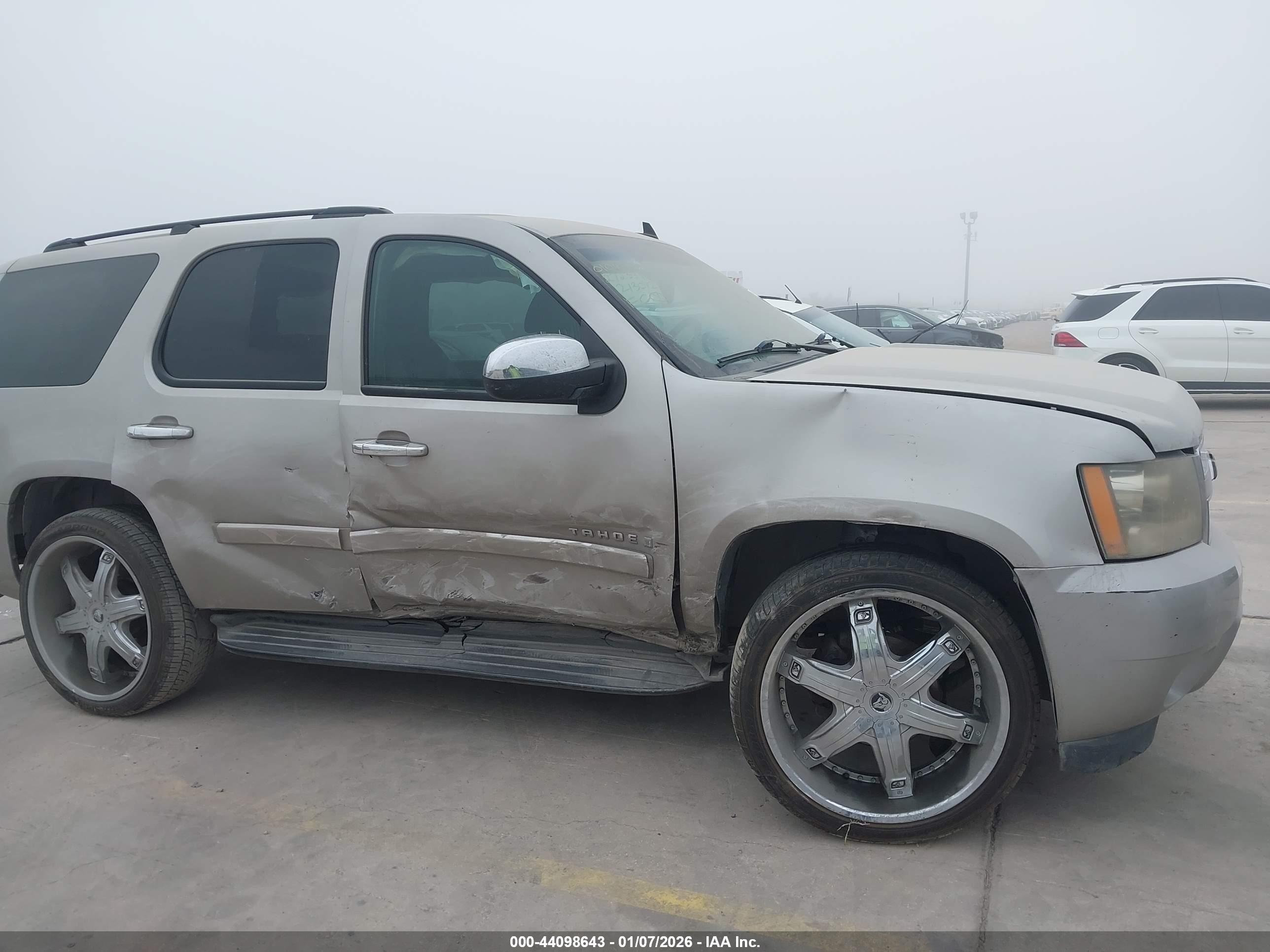 CHEVROLET TAHOE image 6