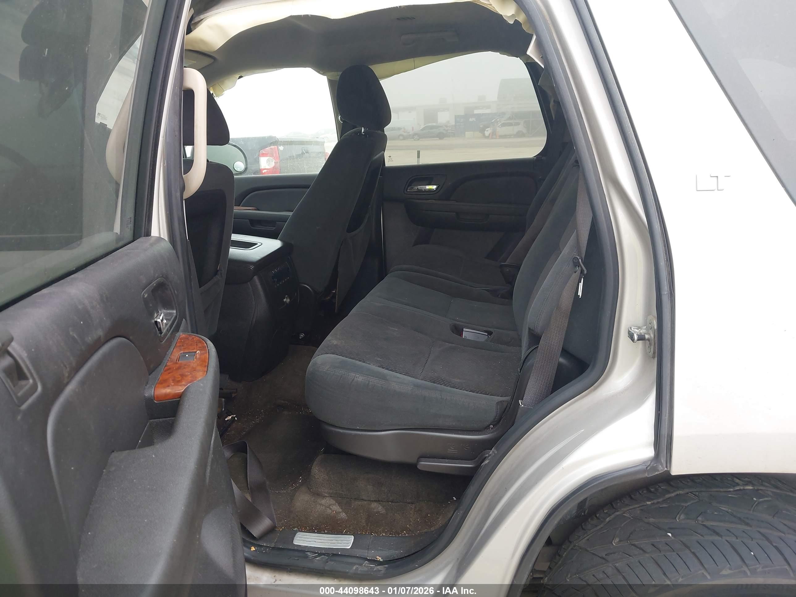 CHEVROLET TAHOE image 8