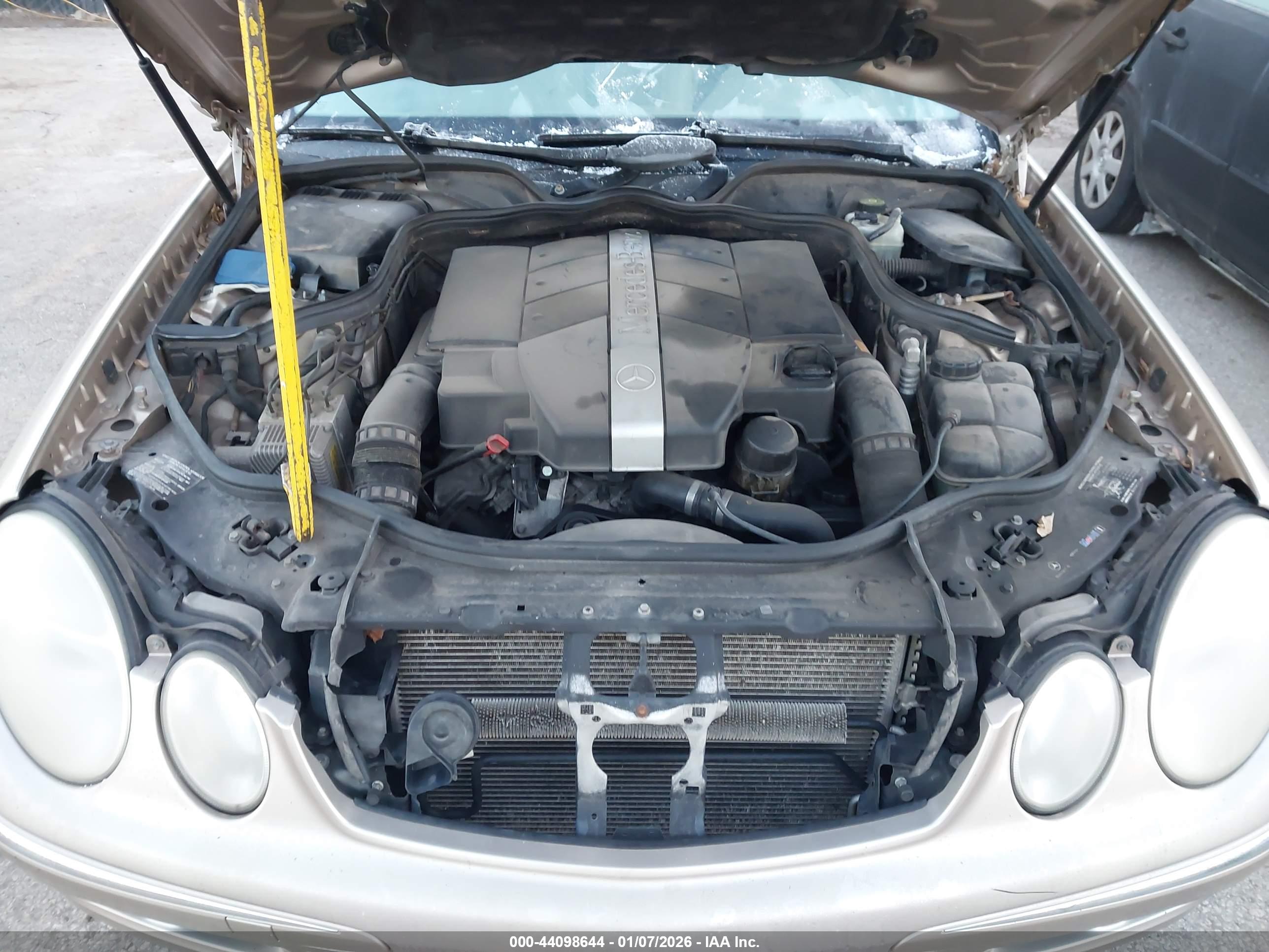 MERCEDES-BENZ E image 10