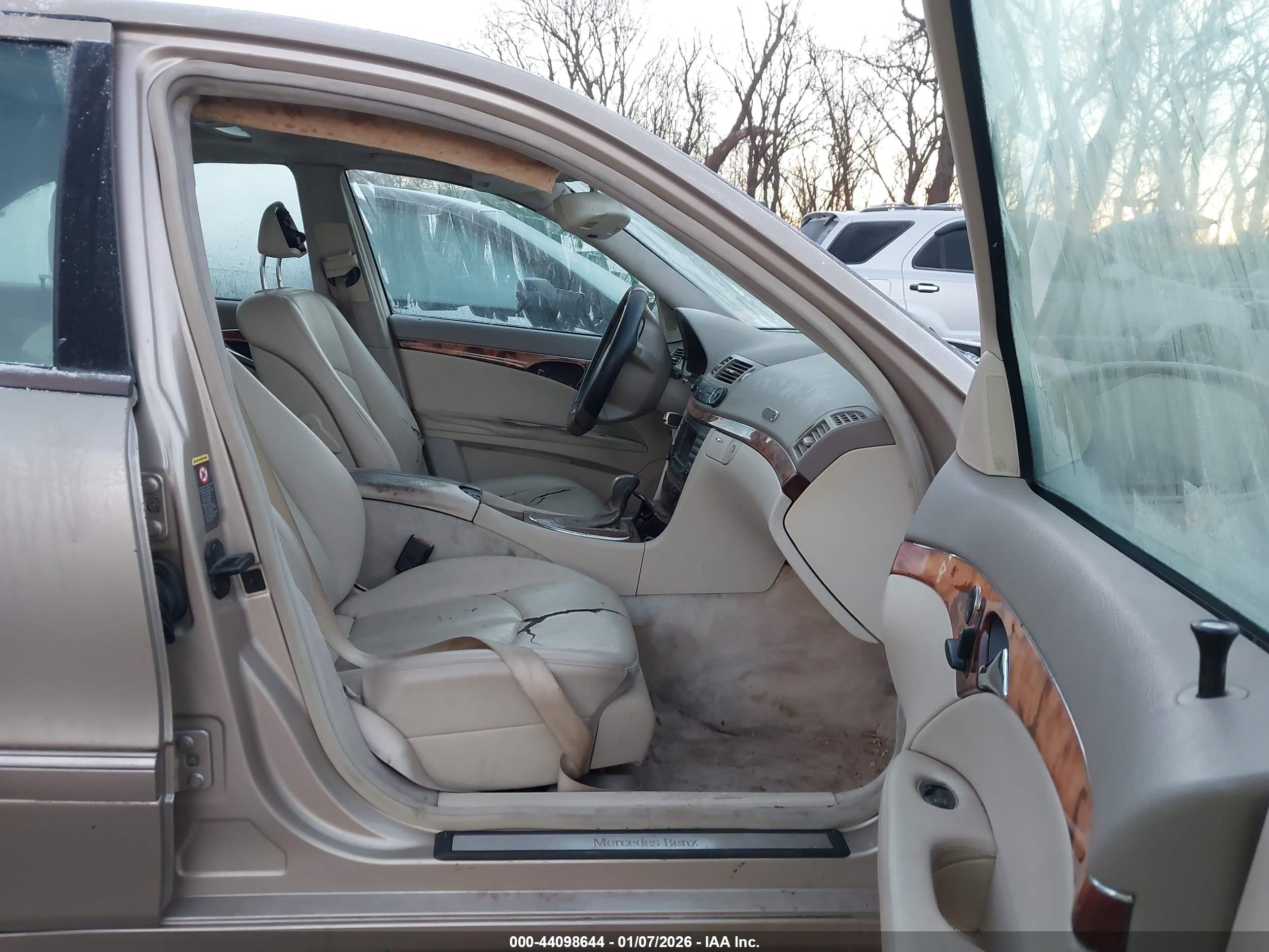 MERCEDES-BENZ E image 5