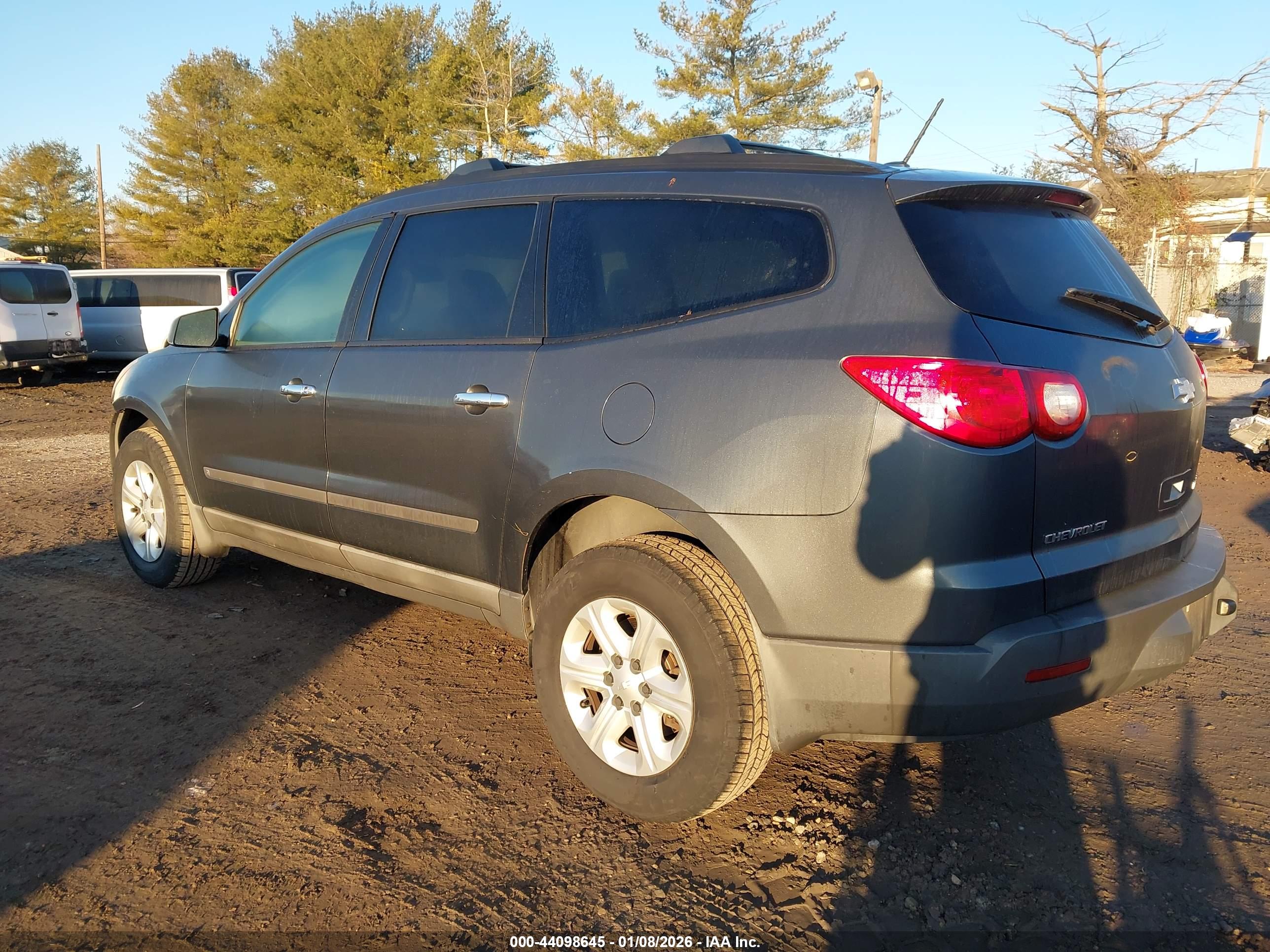 CHEVROLET TRAVERSE image 3