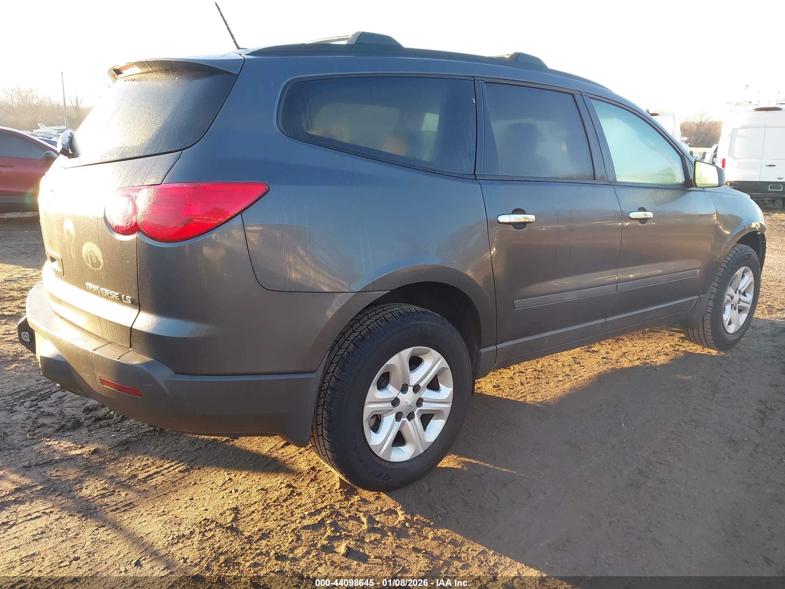 CHEVROLET TRAVERSE image 4