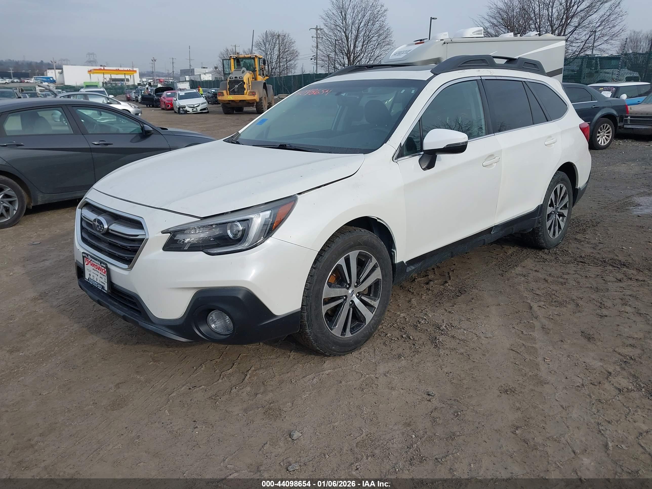 SUBARU OUTBACK image 2