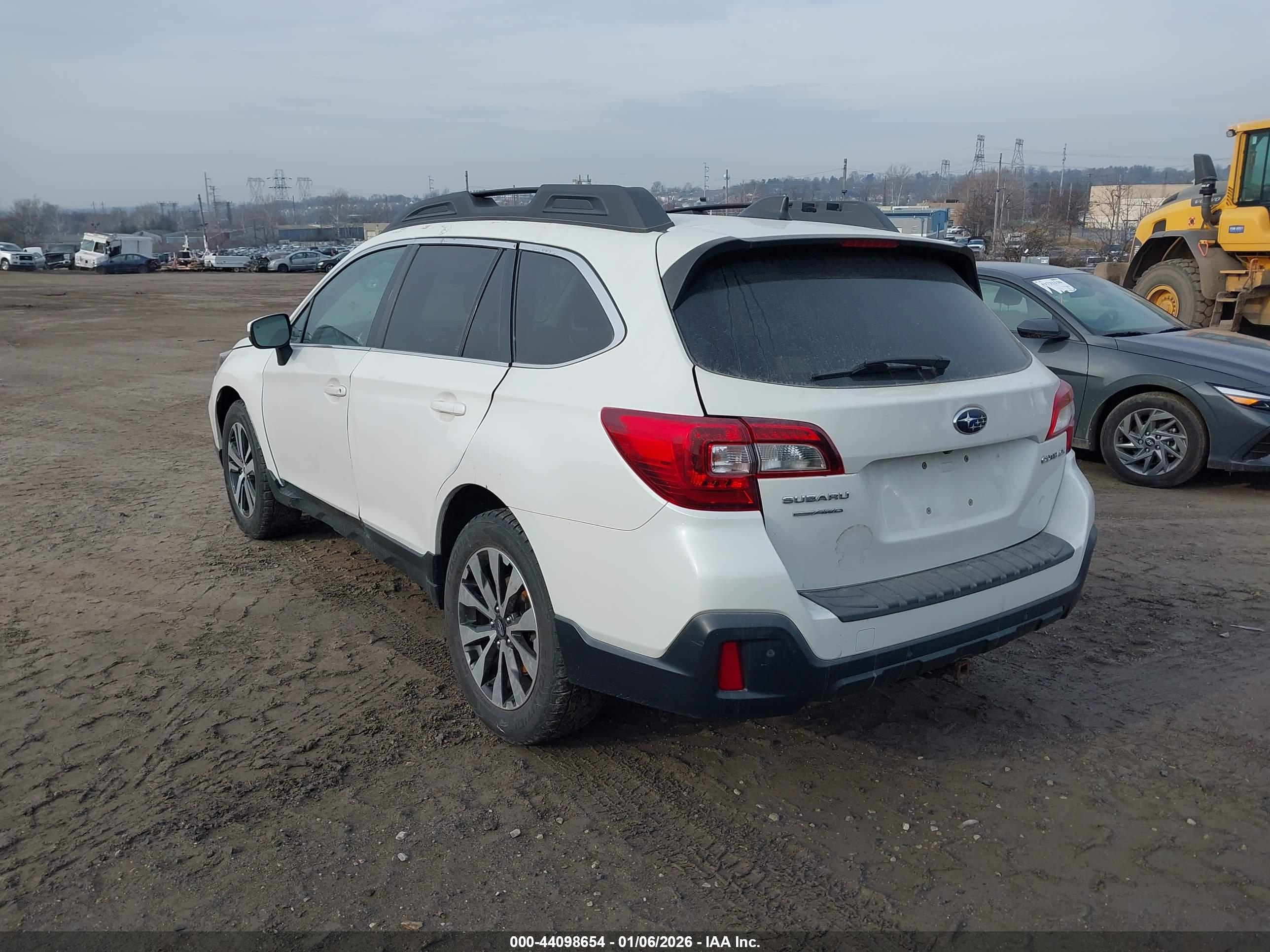 SUBARU OUTBACK image 3