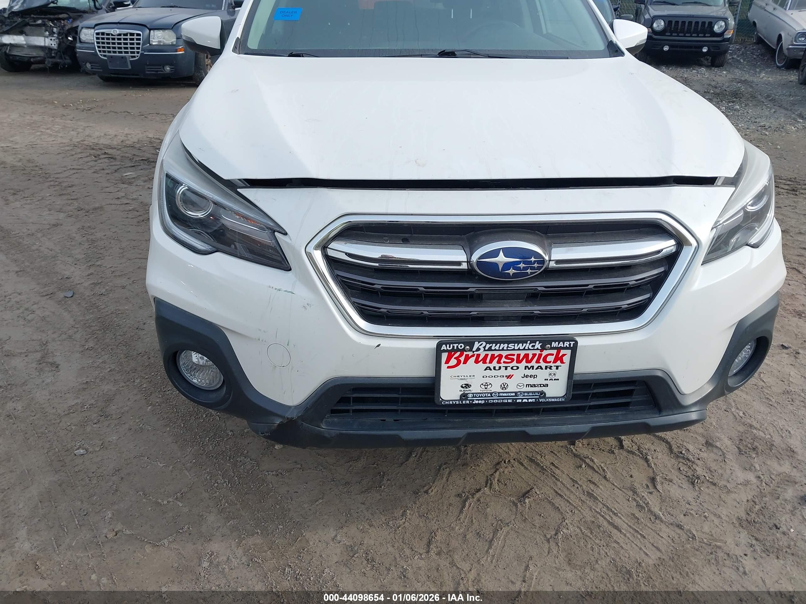 SUBARU OUTBACK image 6