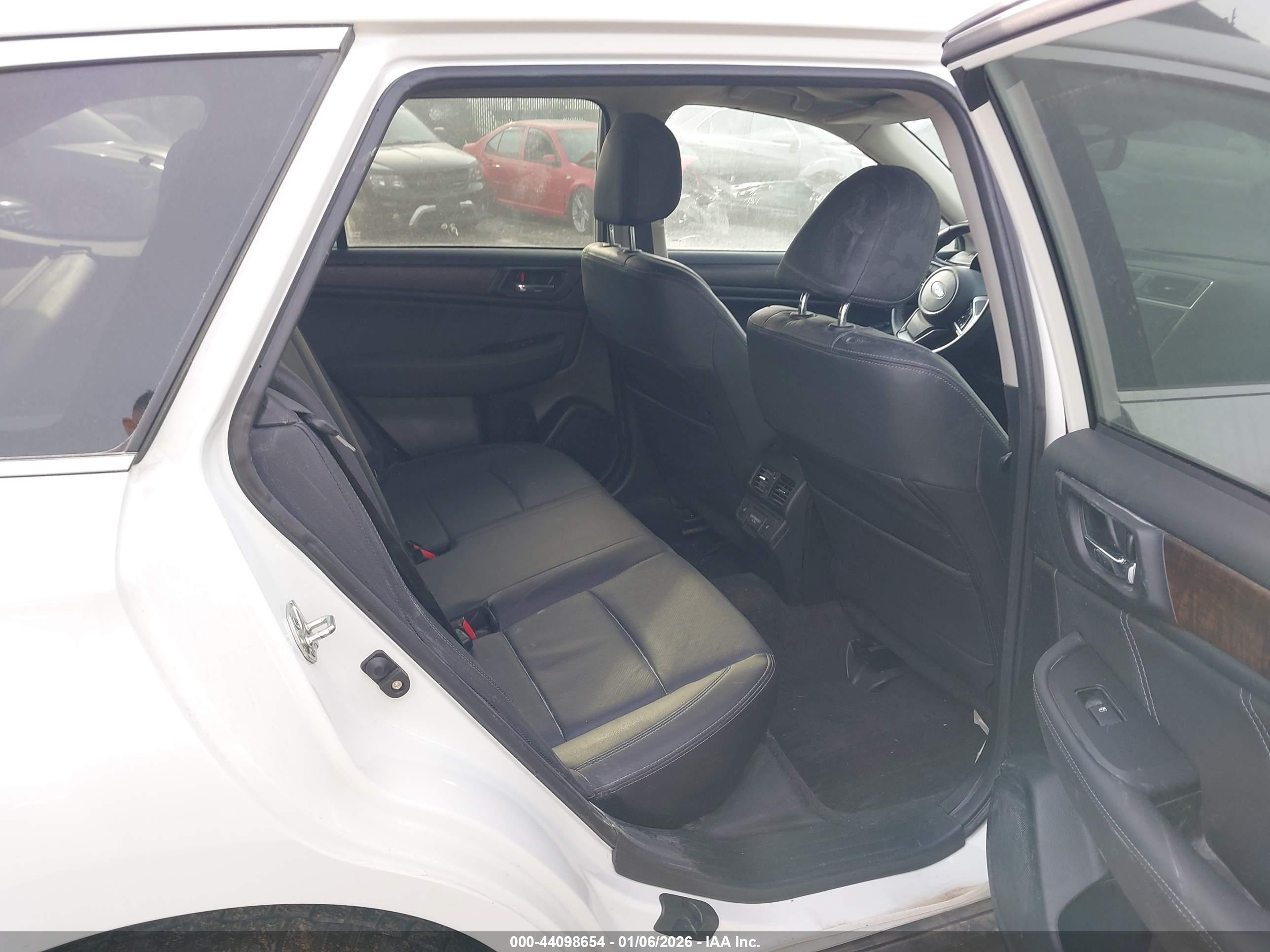 SUBARU OUTBACK image 8