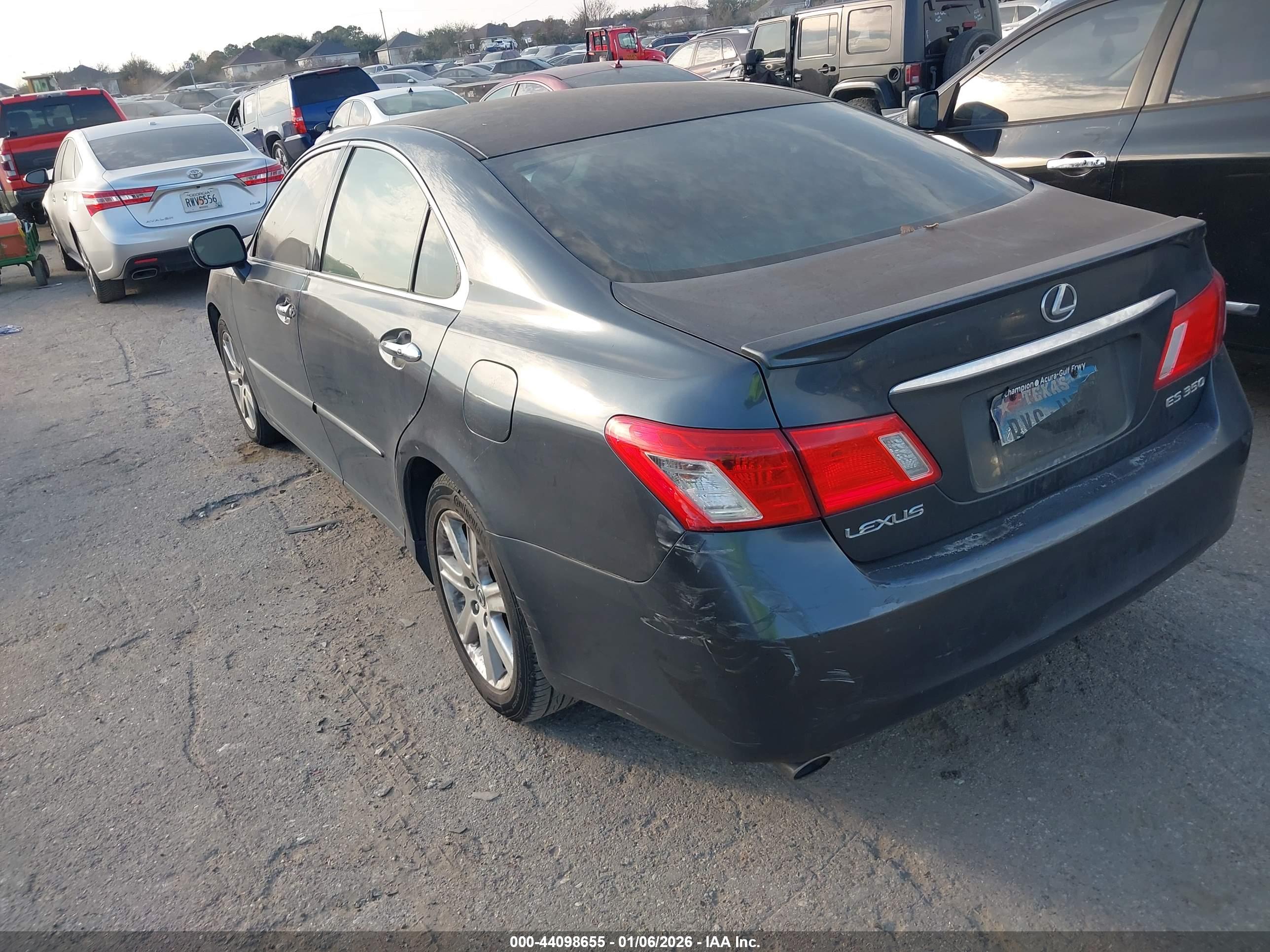 LEXUS ES image 3