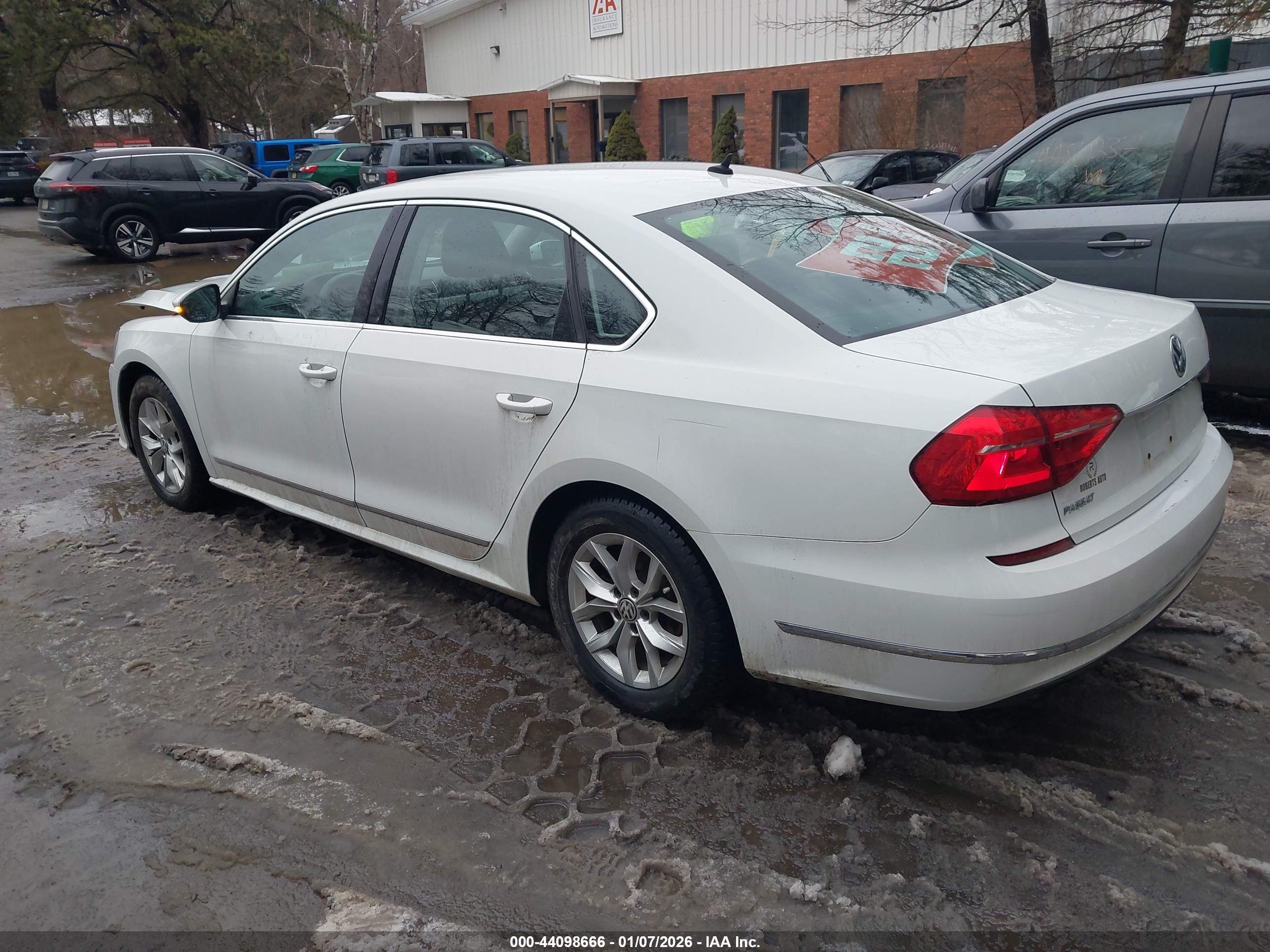 VOLKSWAGEN PASSAT image 3