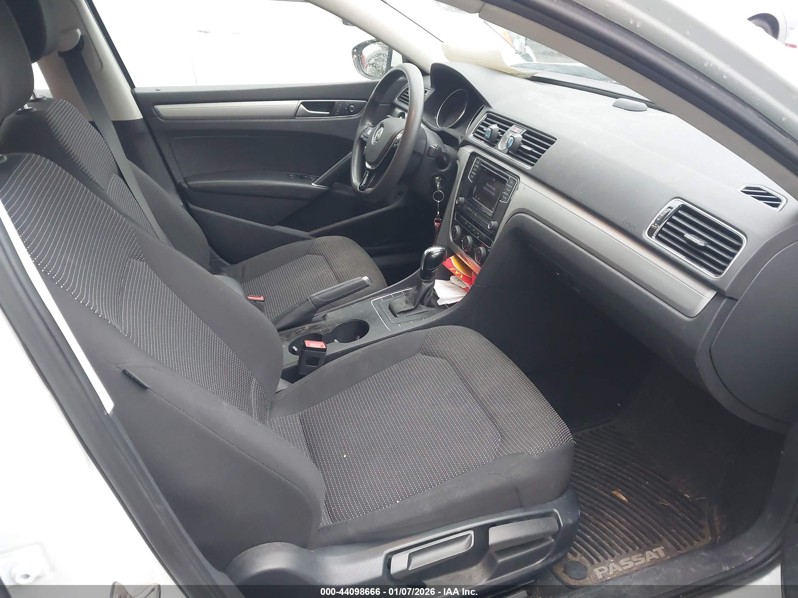 VOLKSWAGEN PASSAT image 5