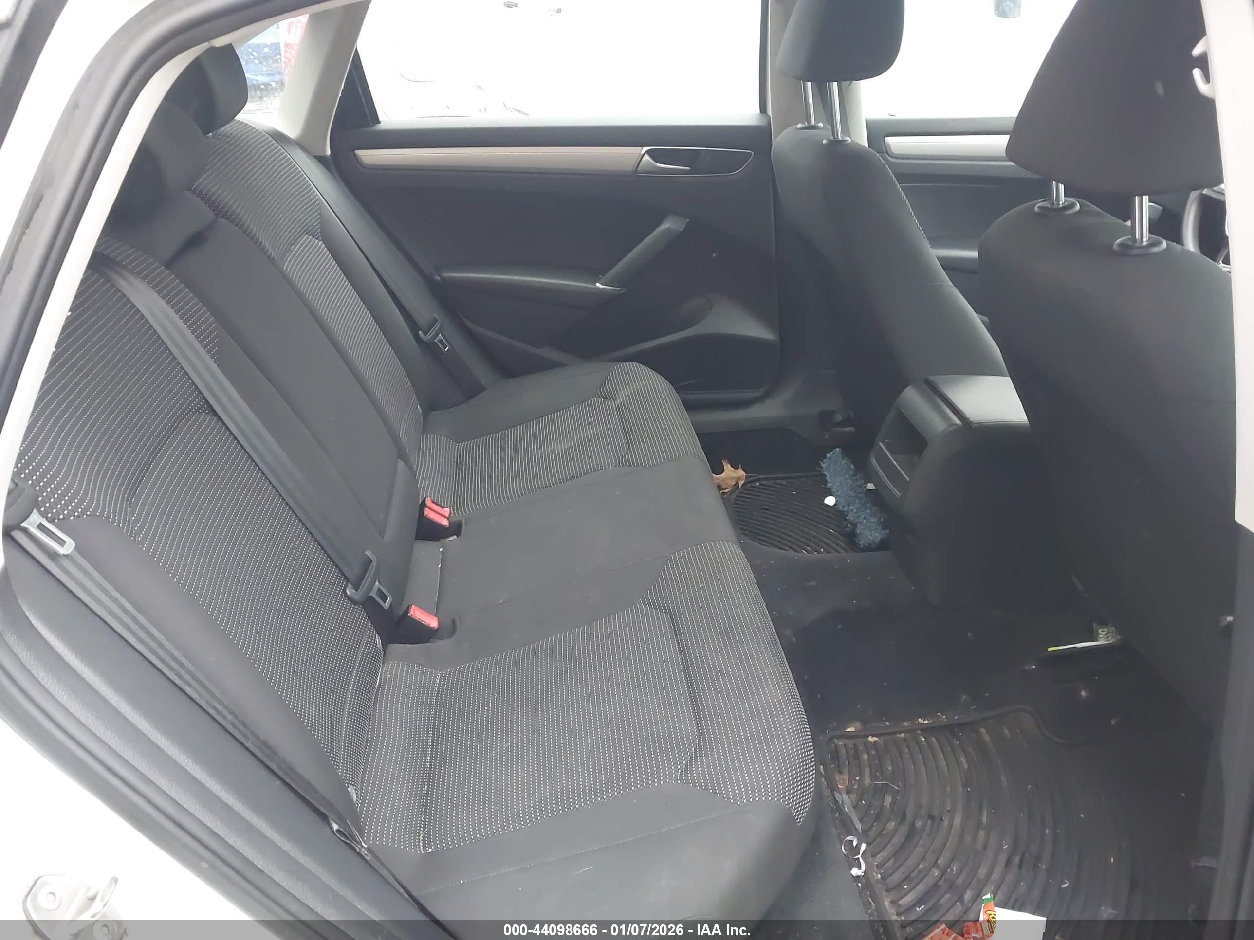 VOLKSWAGEN PASSAT image 8