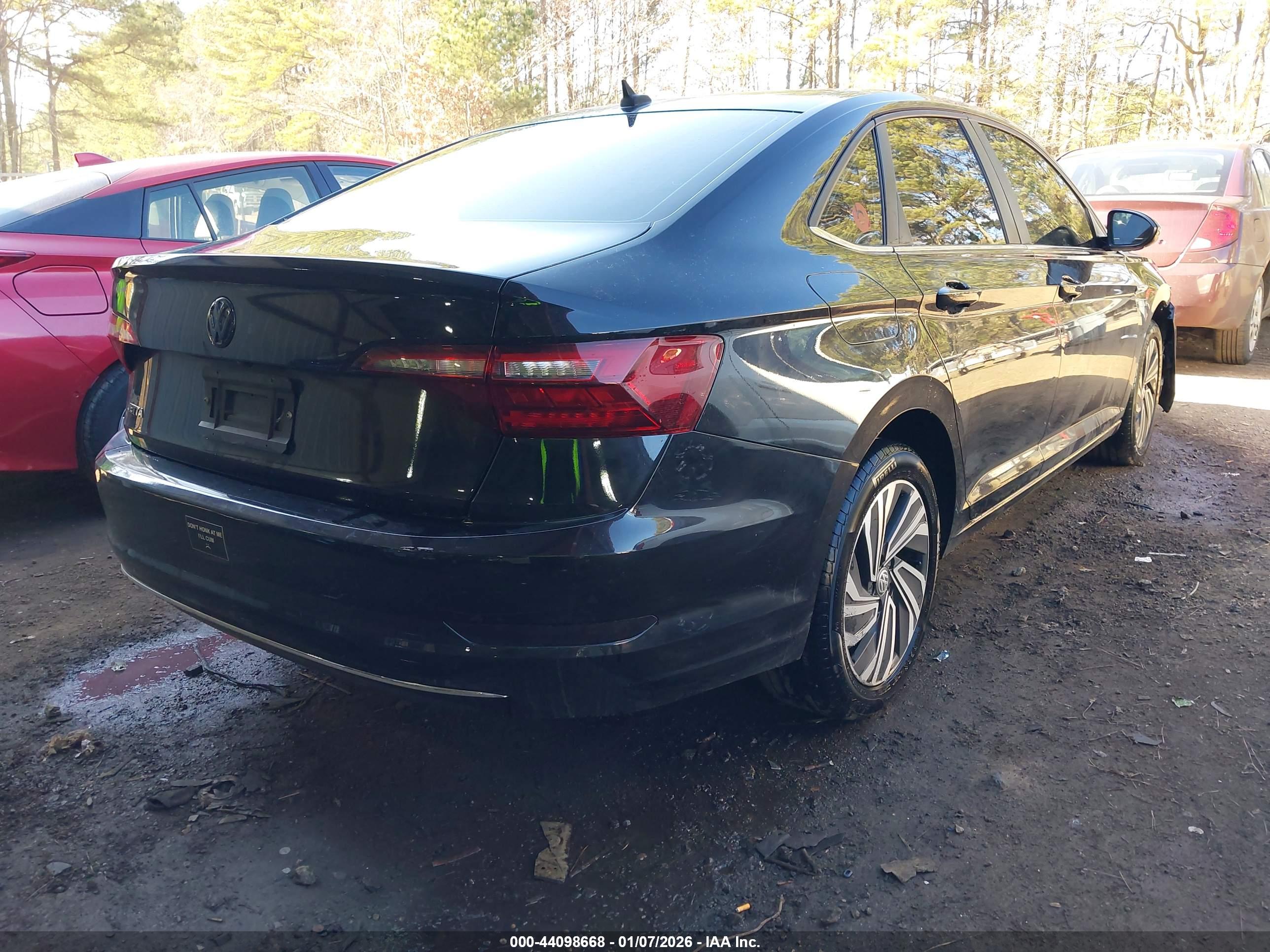 VOLKSWAGEN JETTA image 4