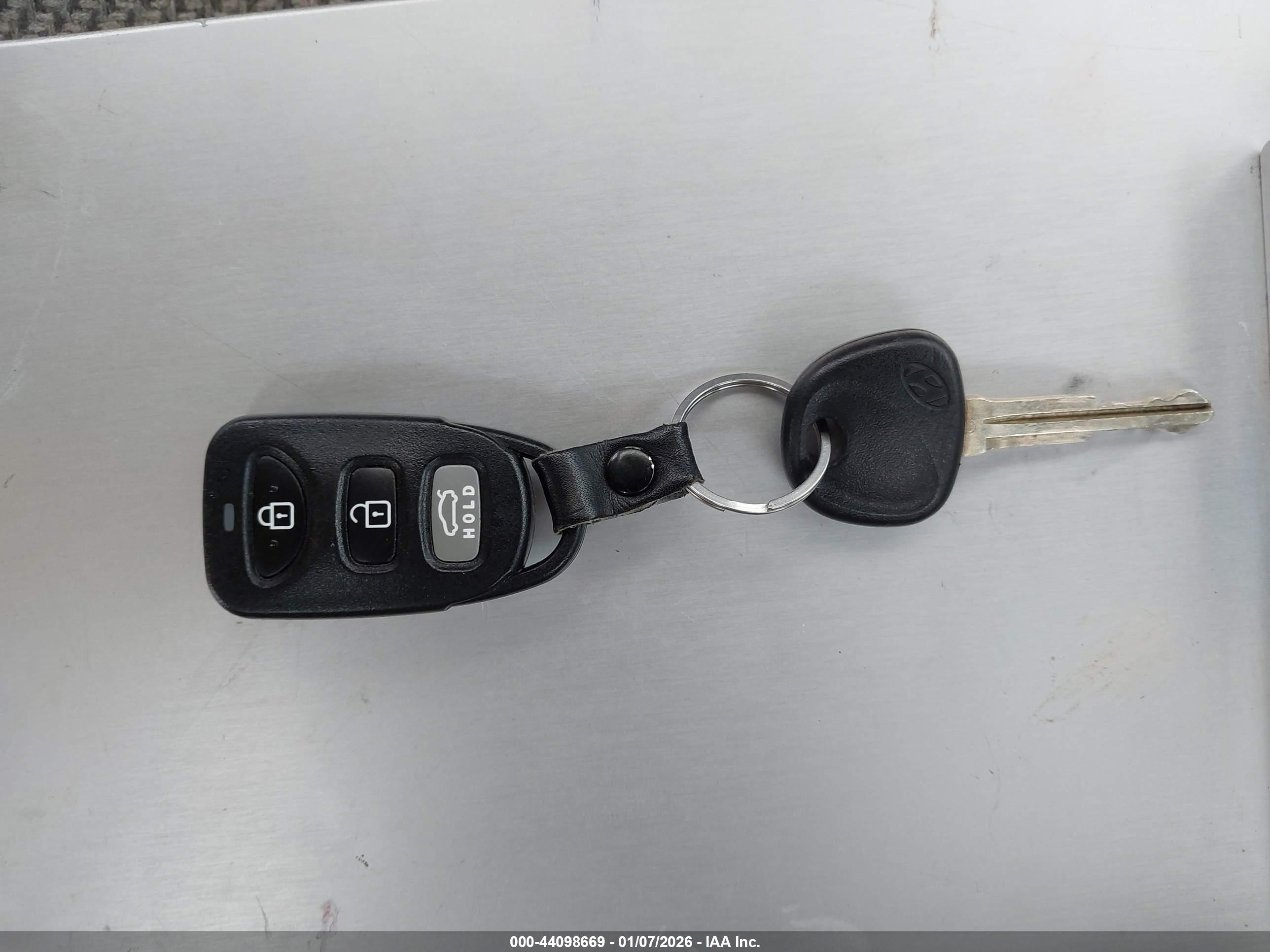HYUNDAI ELANTRA image 11