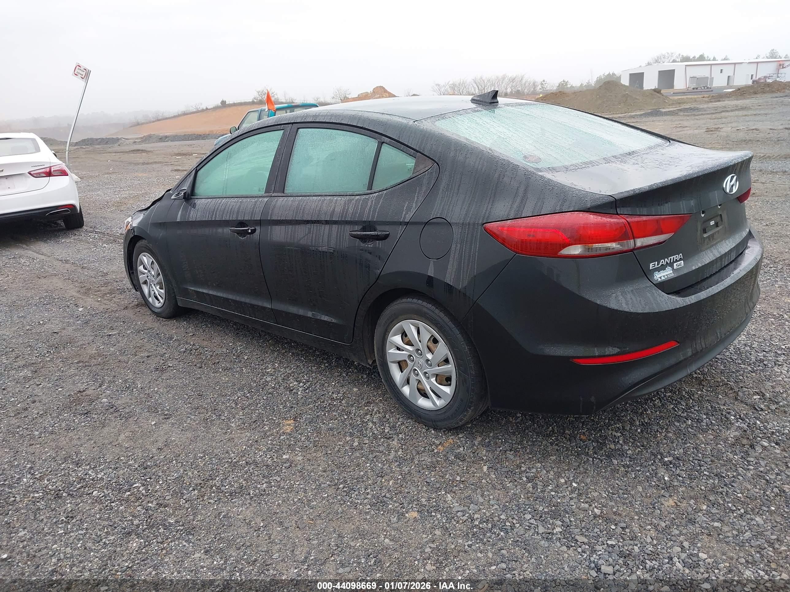 HYUNDAI ELANTRA image 3