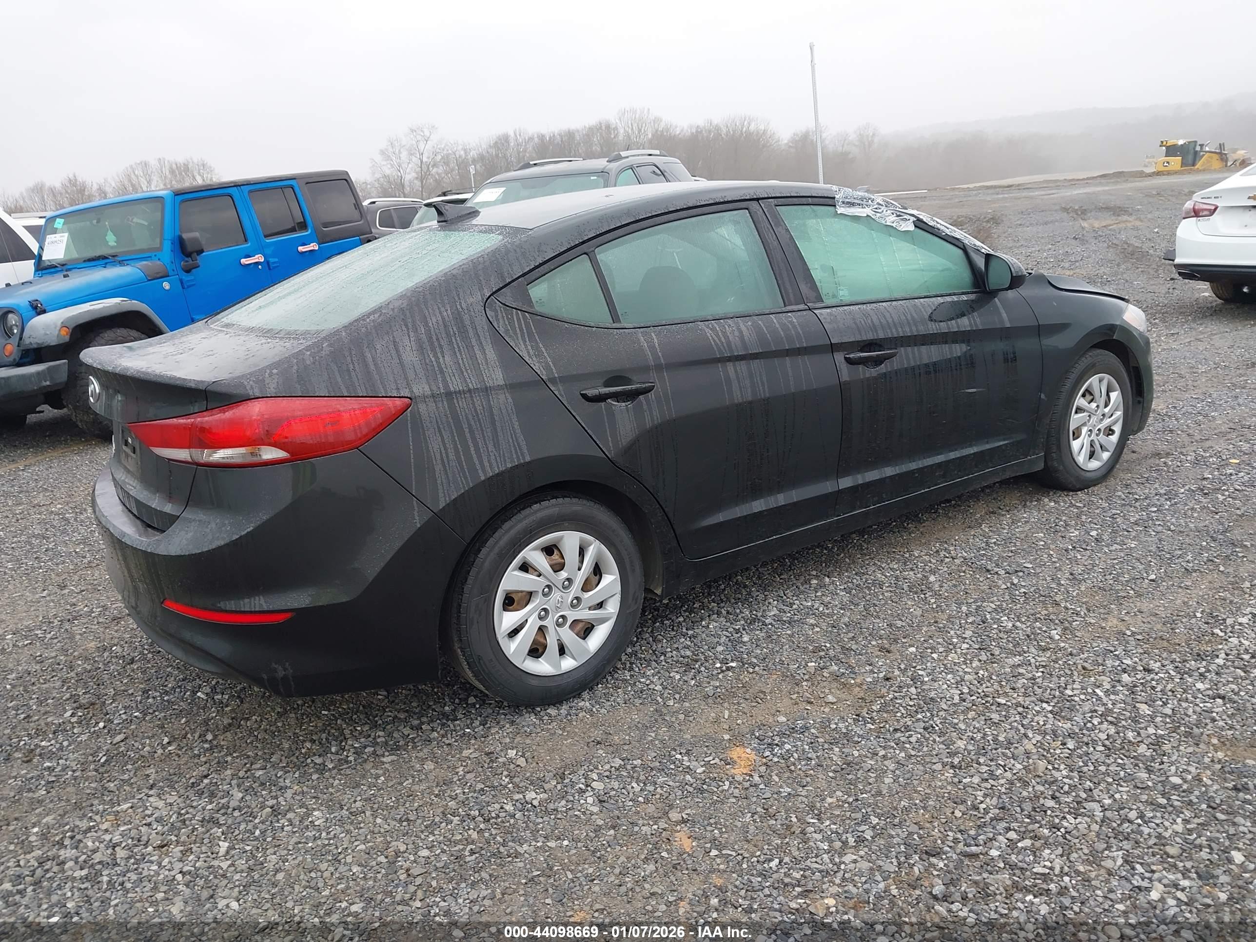 HYUNDAI ELANTRA image 4