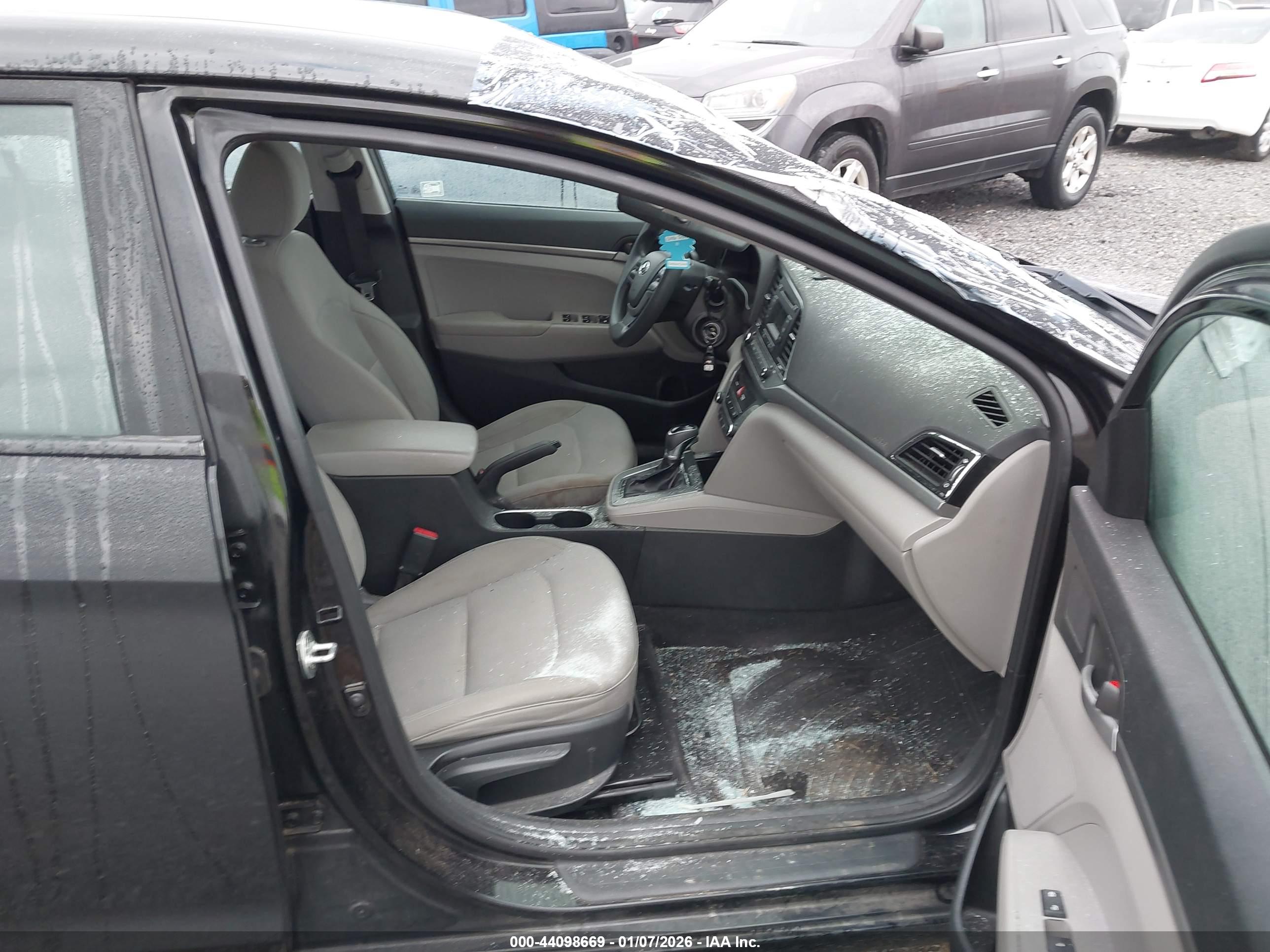 HYUNDAI ELANTRA image 5