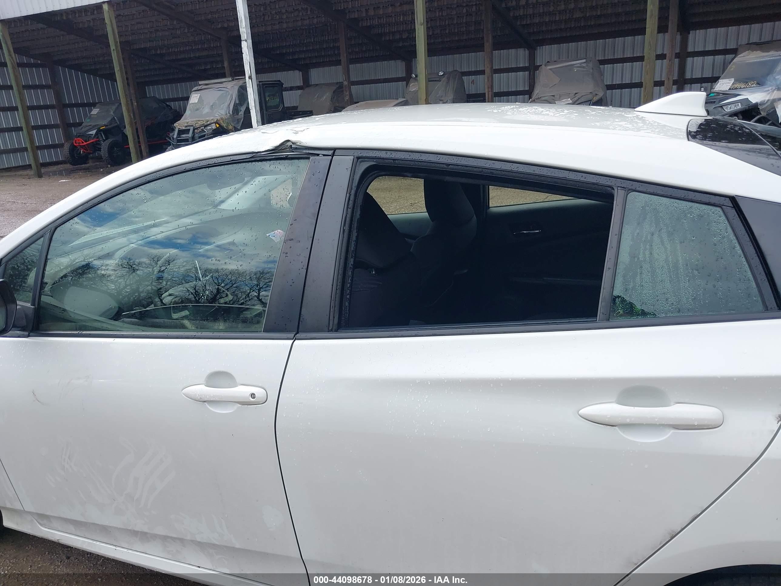 TOYOTA PRIUS image 6
