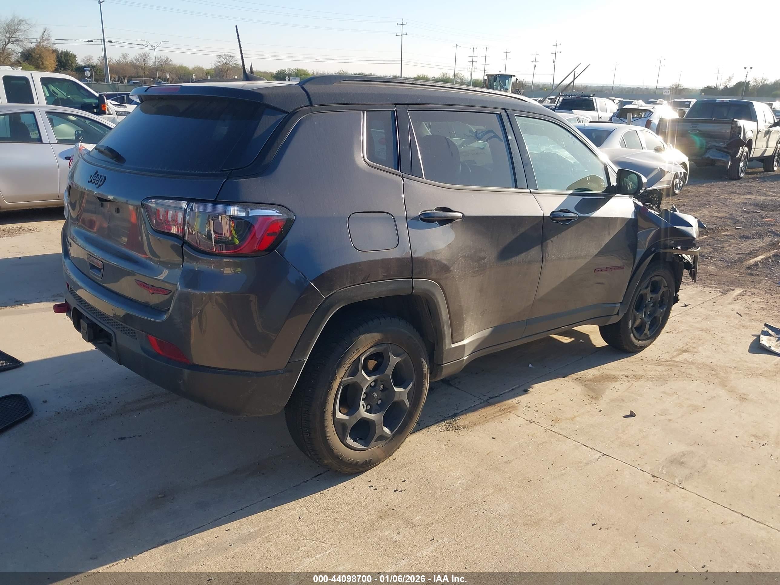 JEEP COMPASS image 4