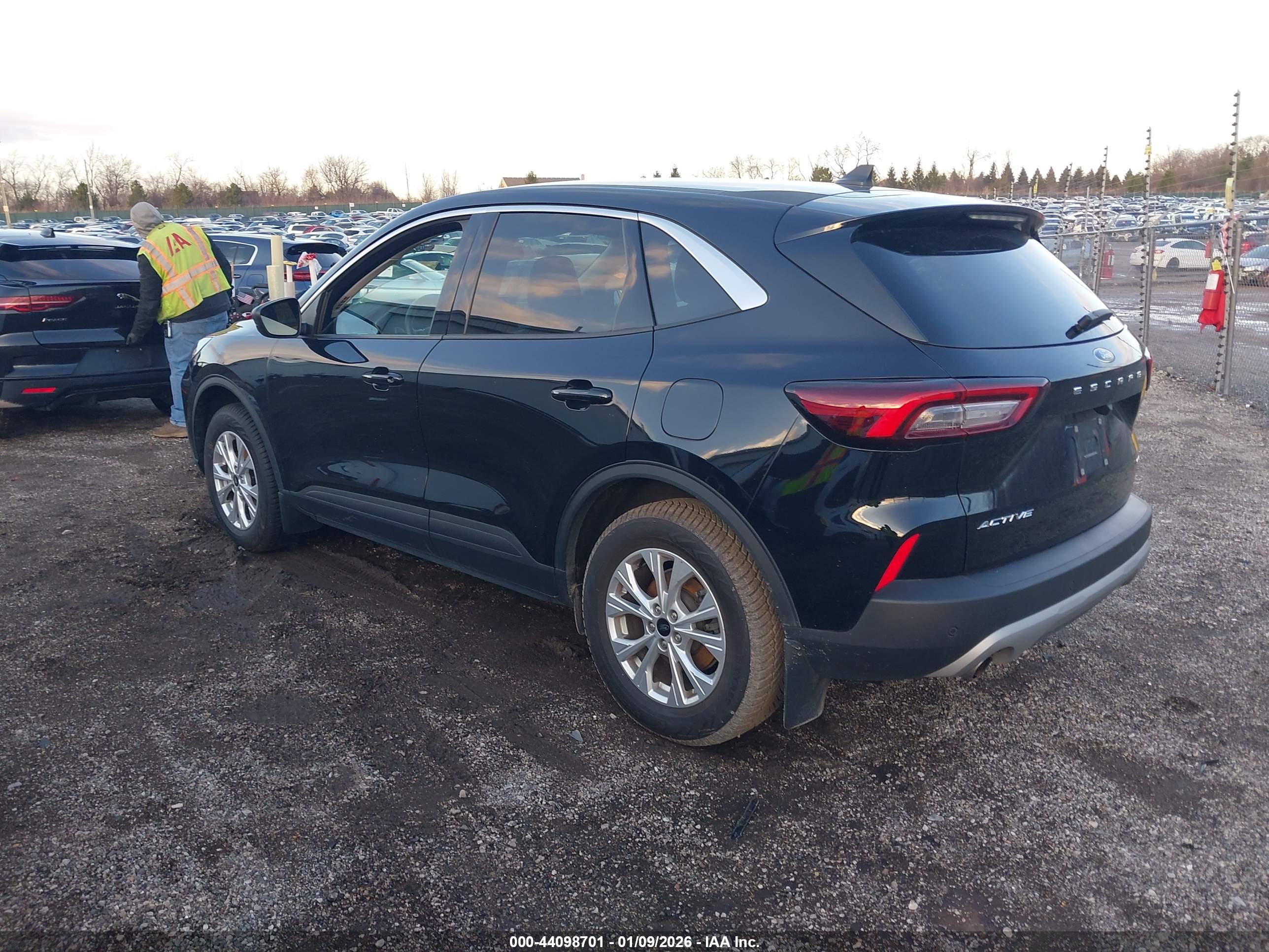 FORD ESCAPE image 3