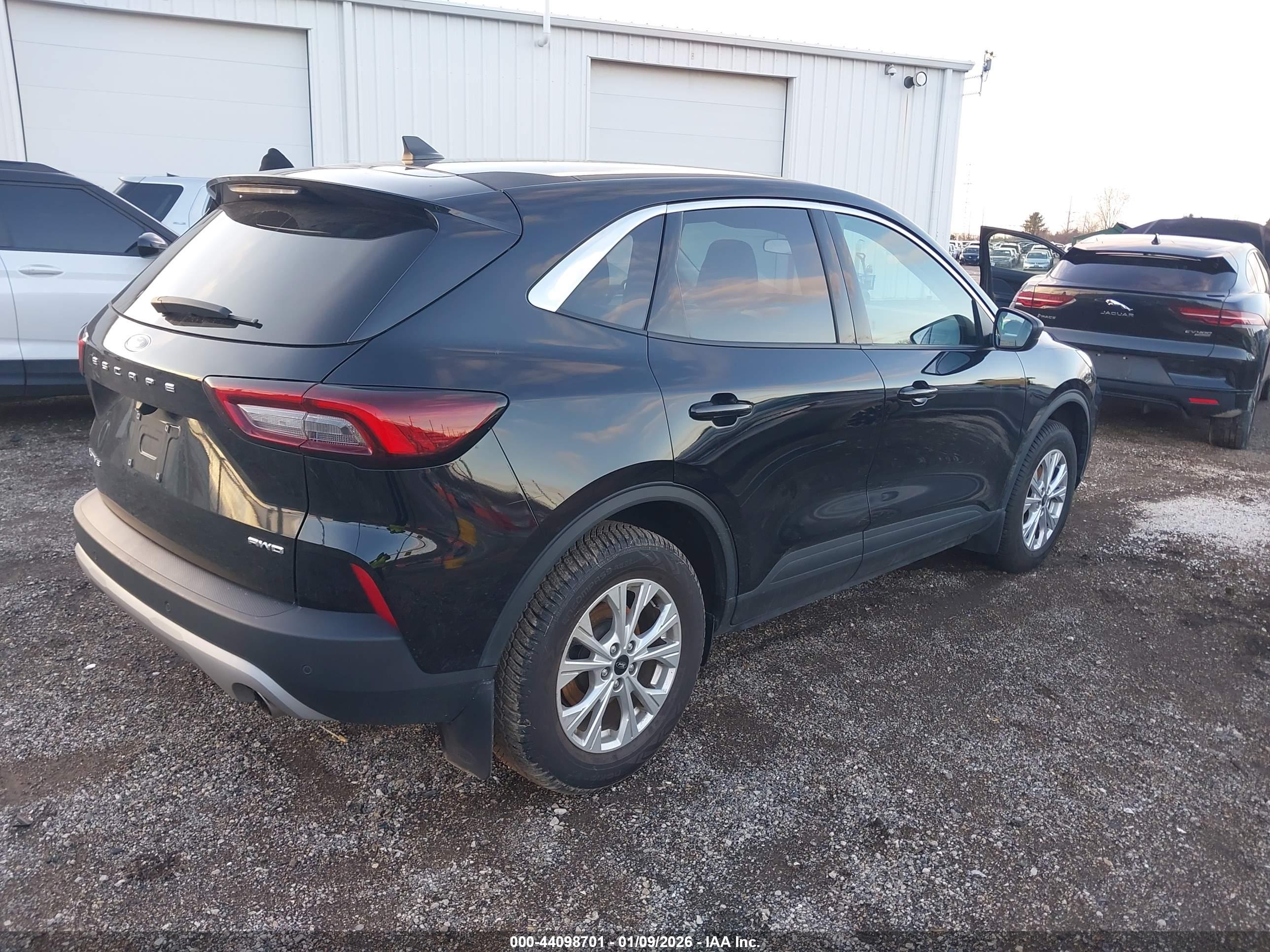 FORD ESCAPE image 4
