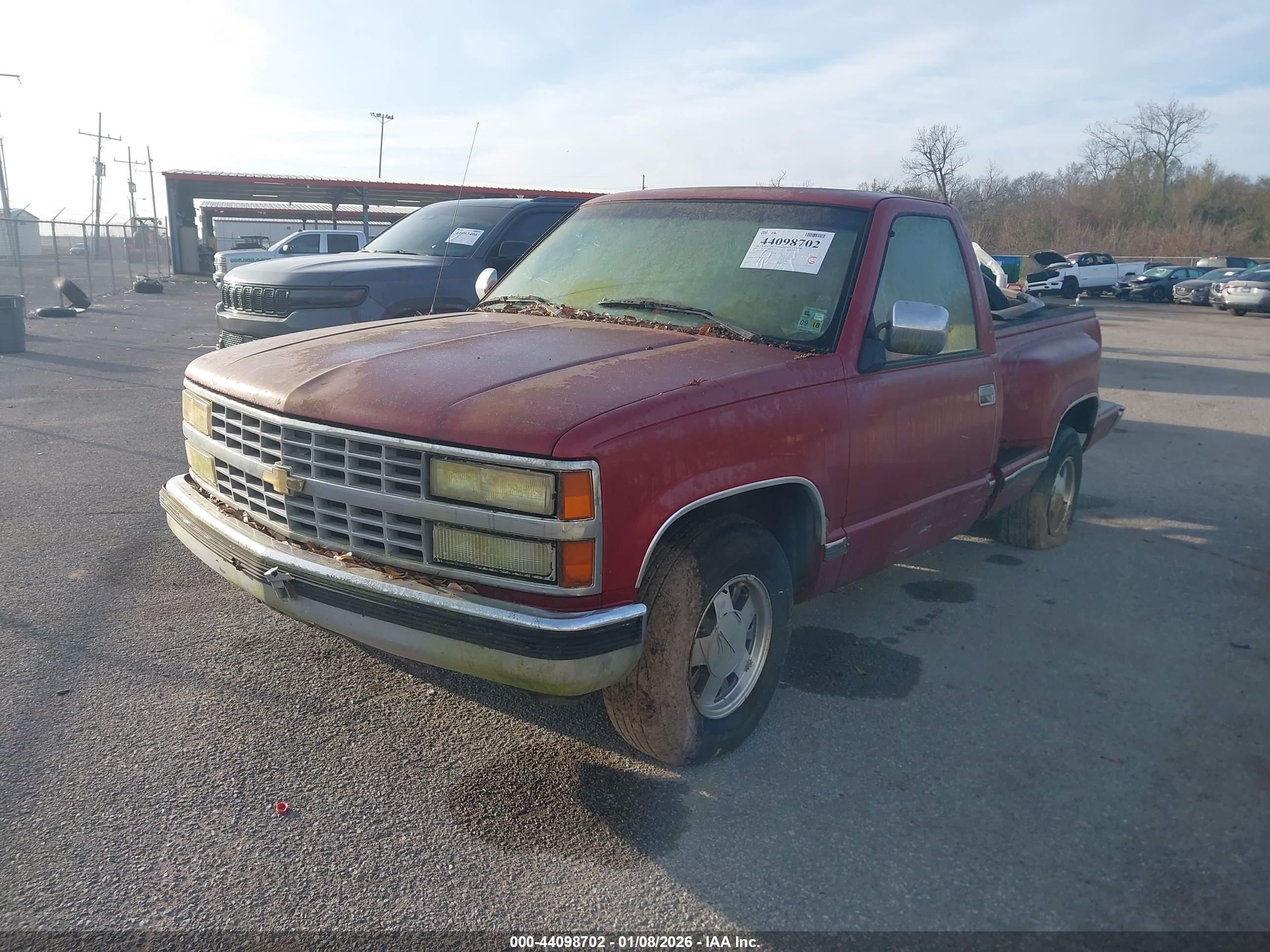 CHEVROLET GMT-400 image 2