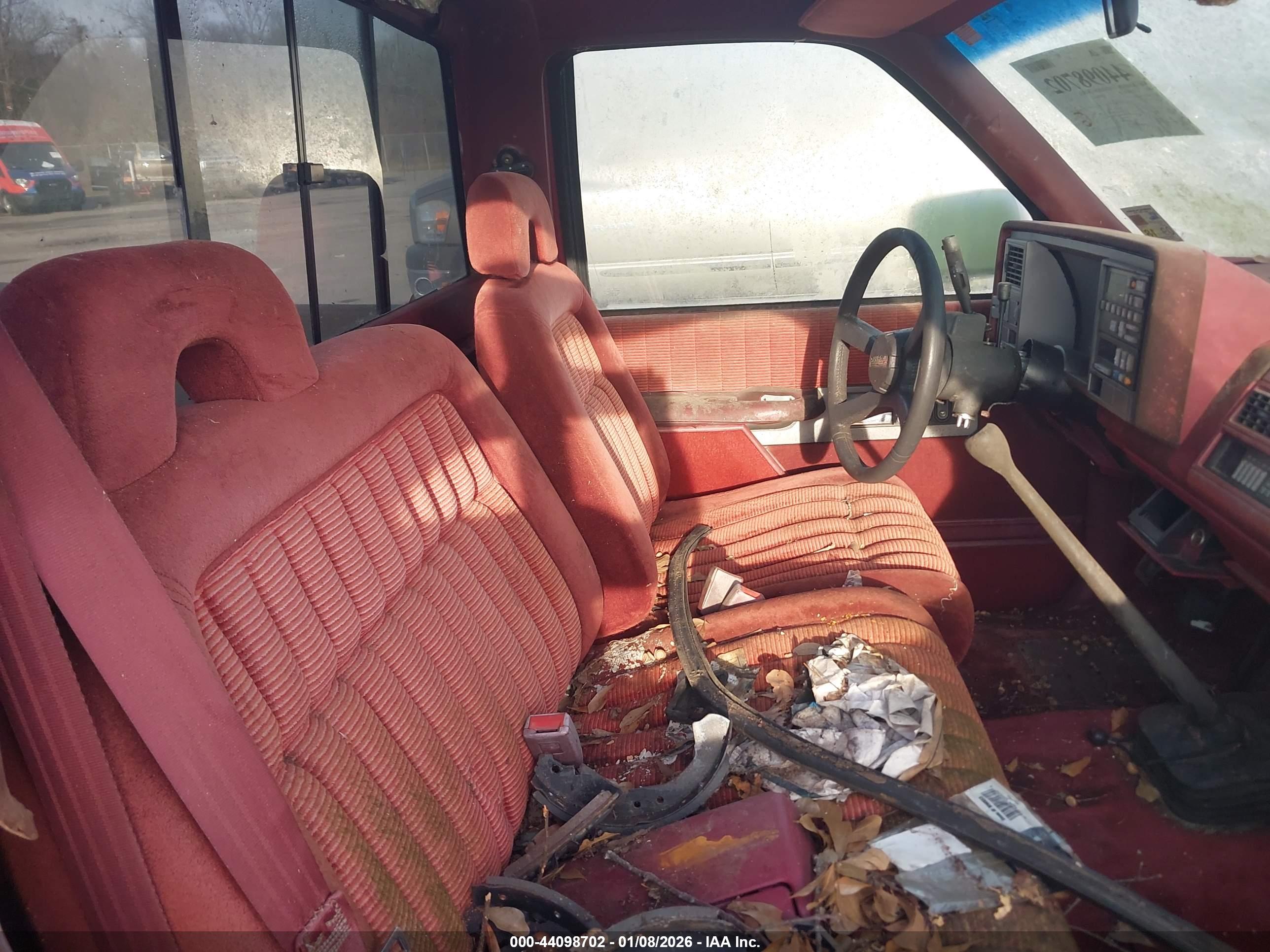 CHEVROLET GMT-400 image 8