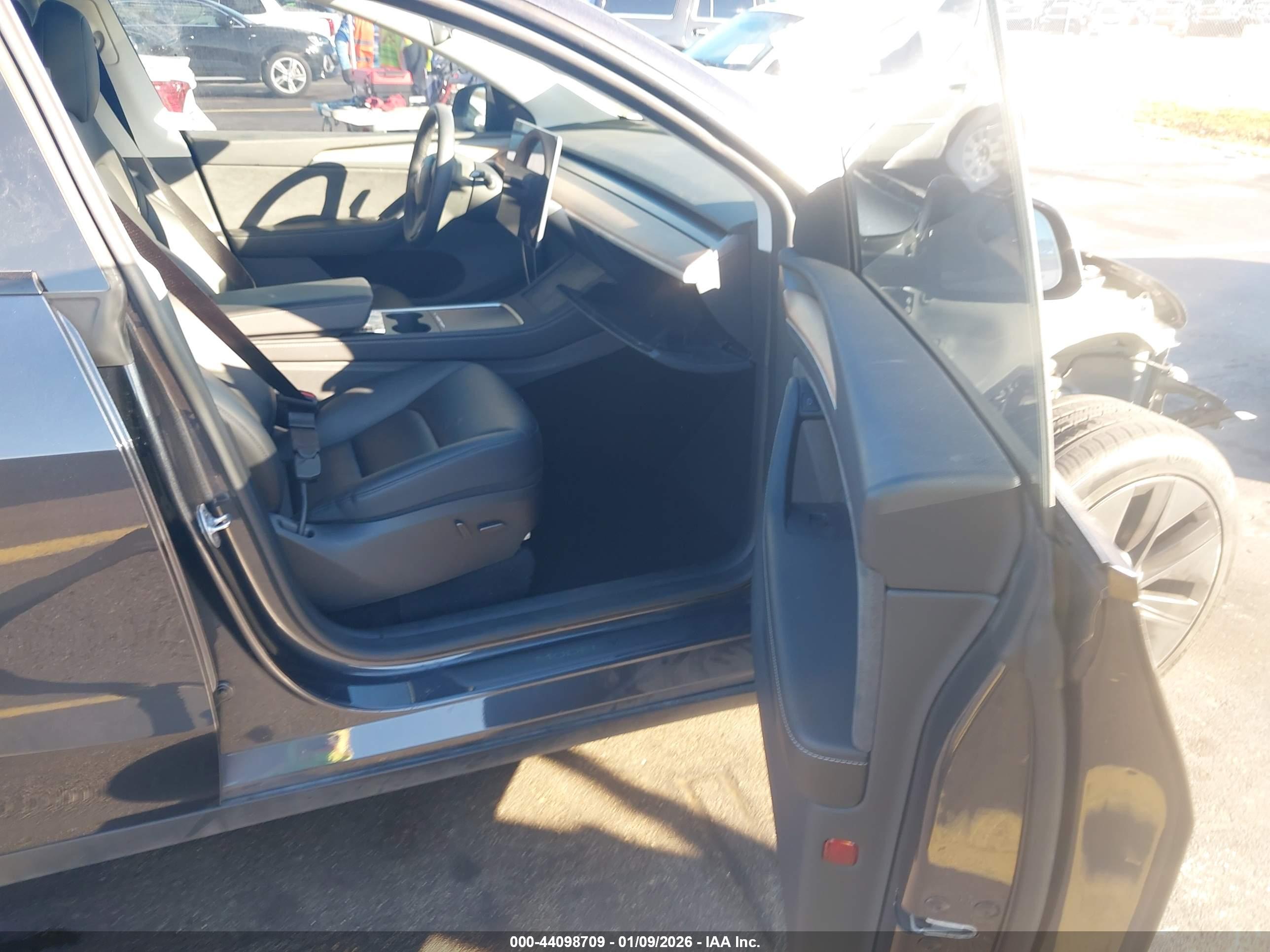 TESLA MODEL image 5