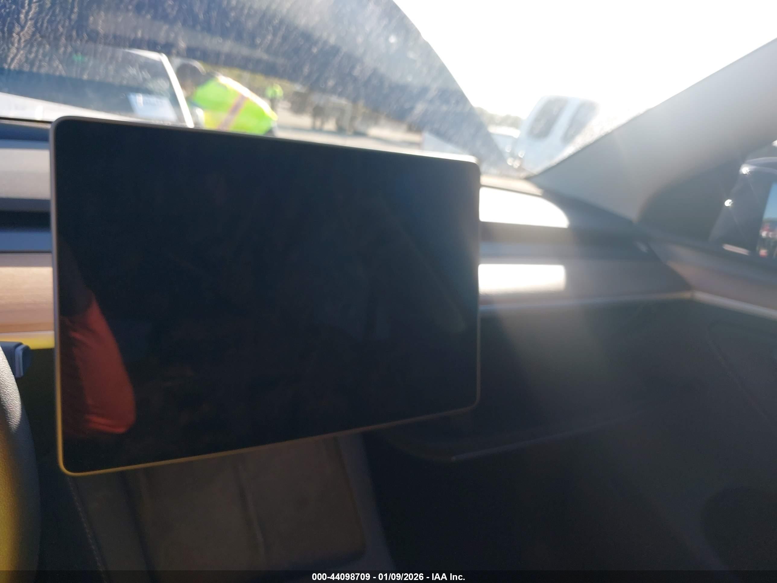 TESLA MODEL image 7