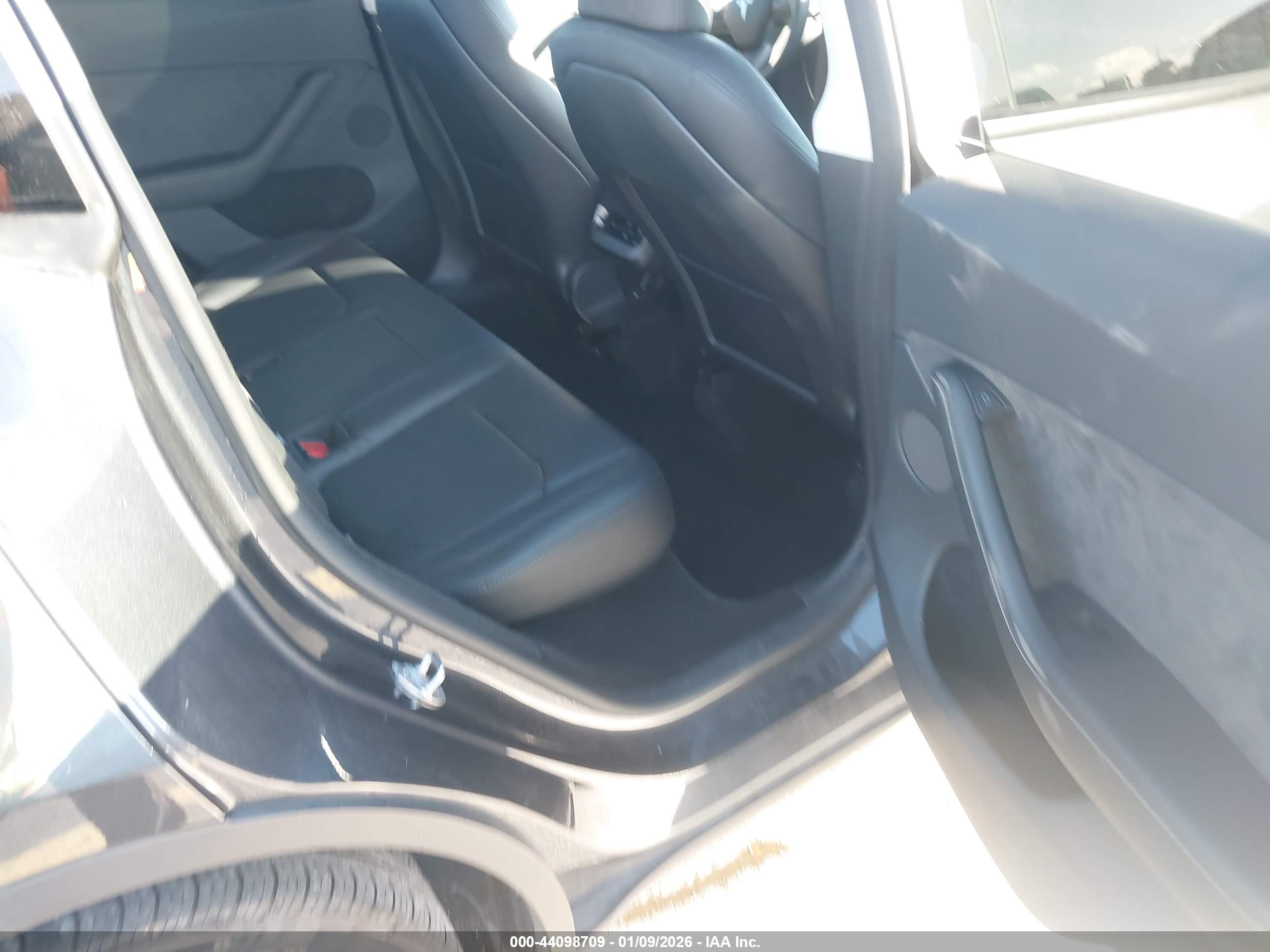 TESLA MODEL image 8