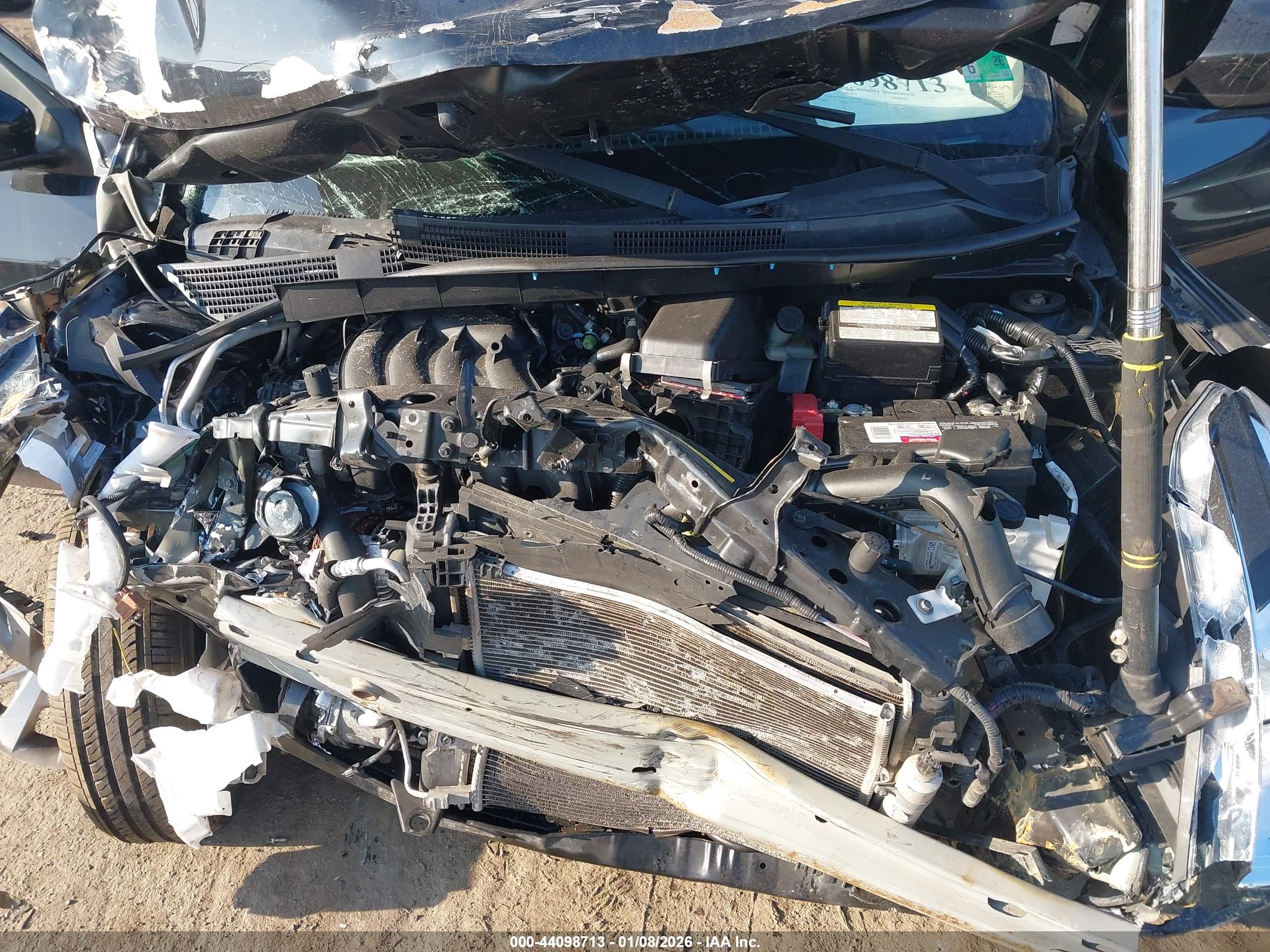 NISSAN VERSA image 10