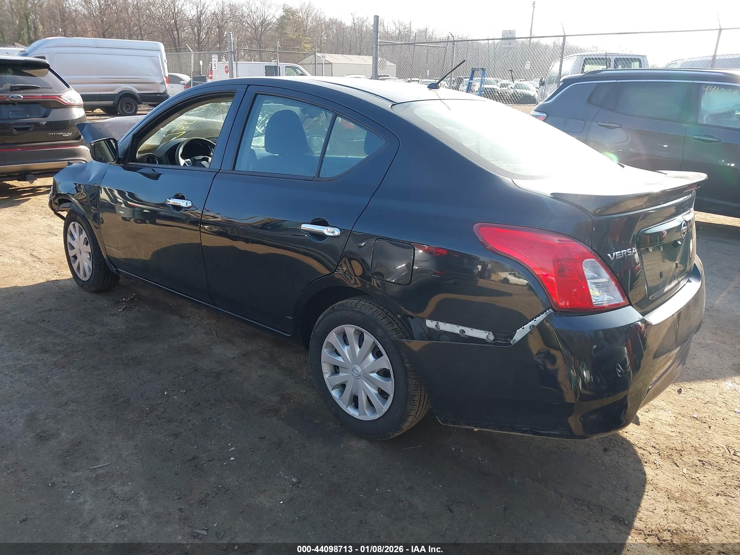 NISSAN VERSA image 3
