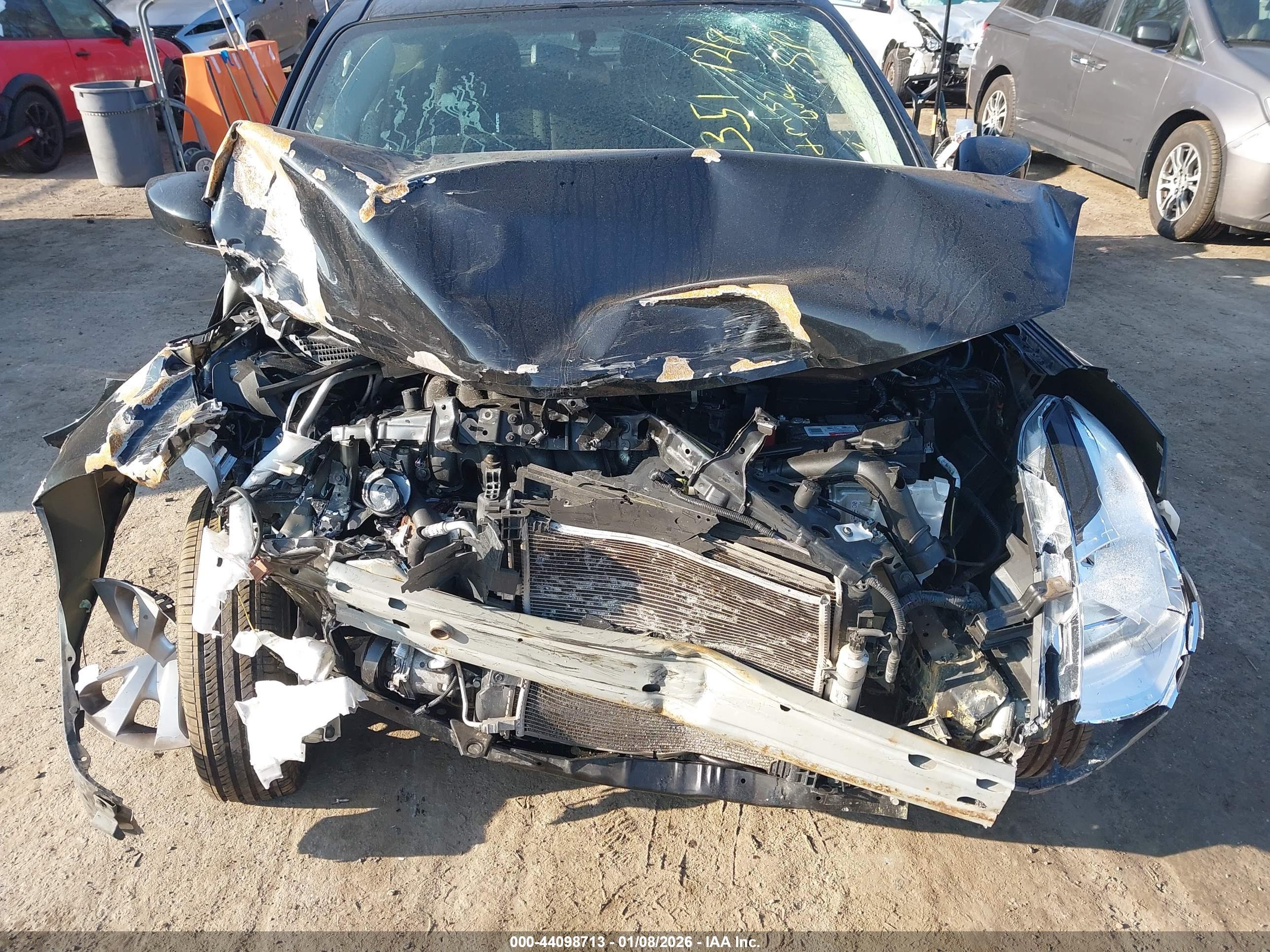 NISSAN VERSA image 6