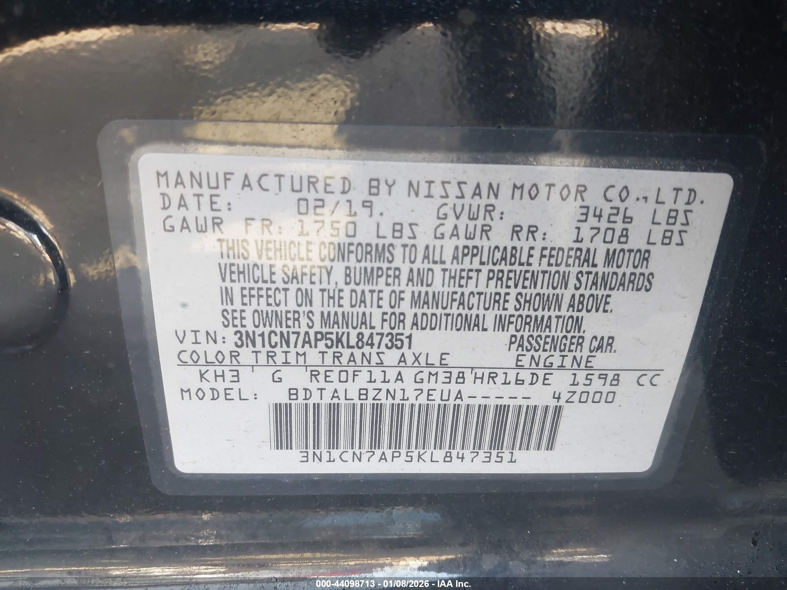NISSAN VERSA image 9