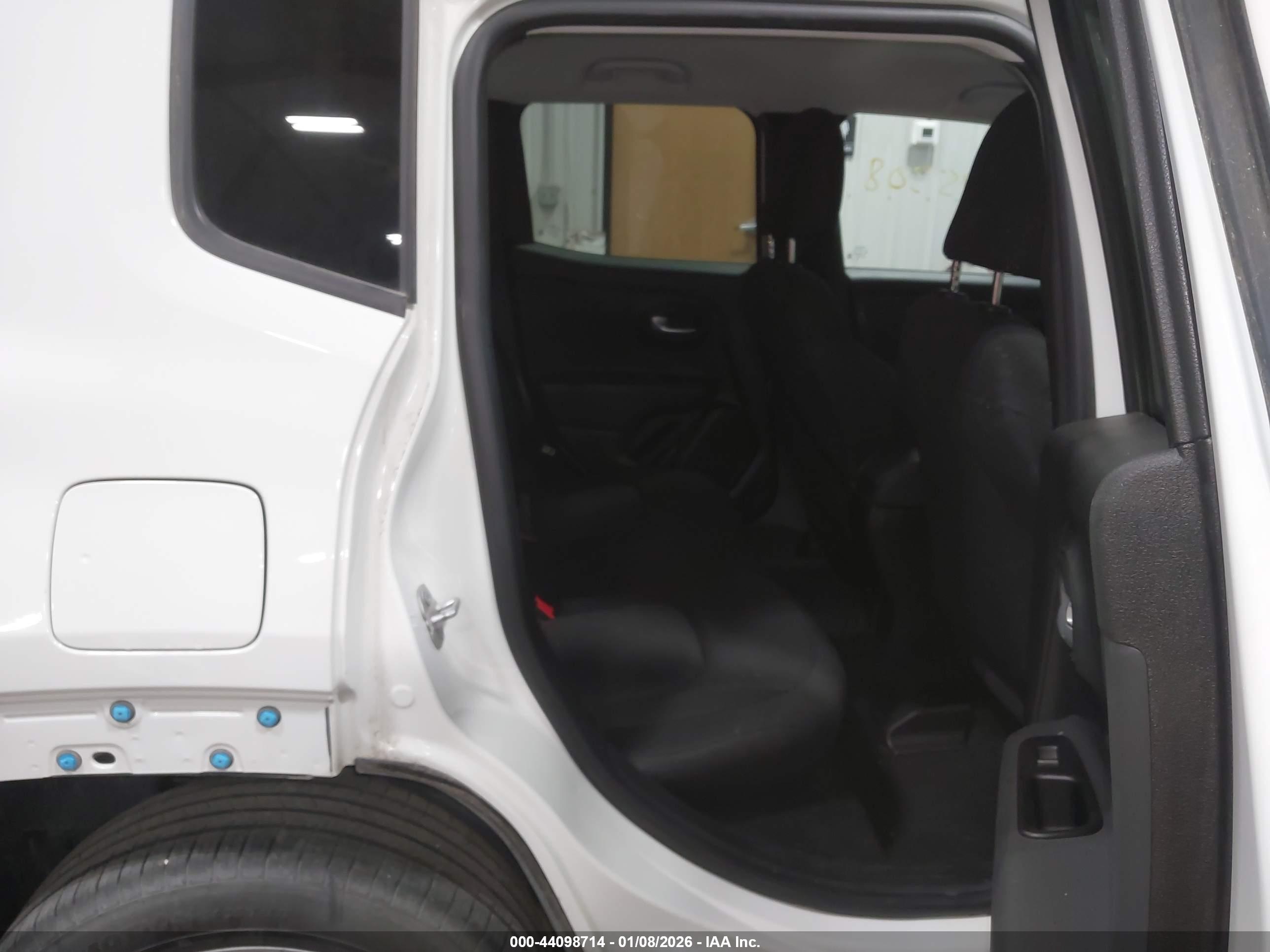 JEEP RENEGADE image 5