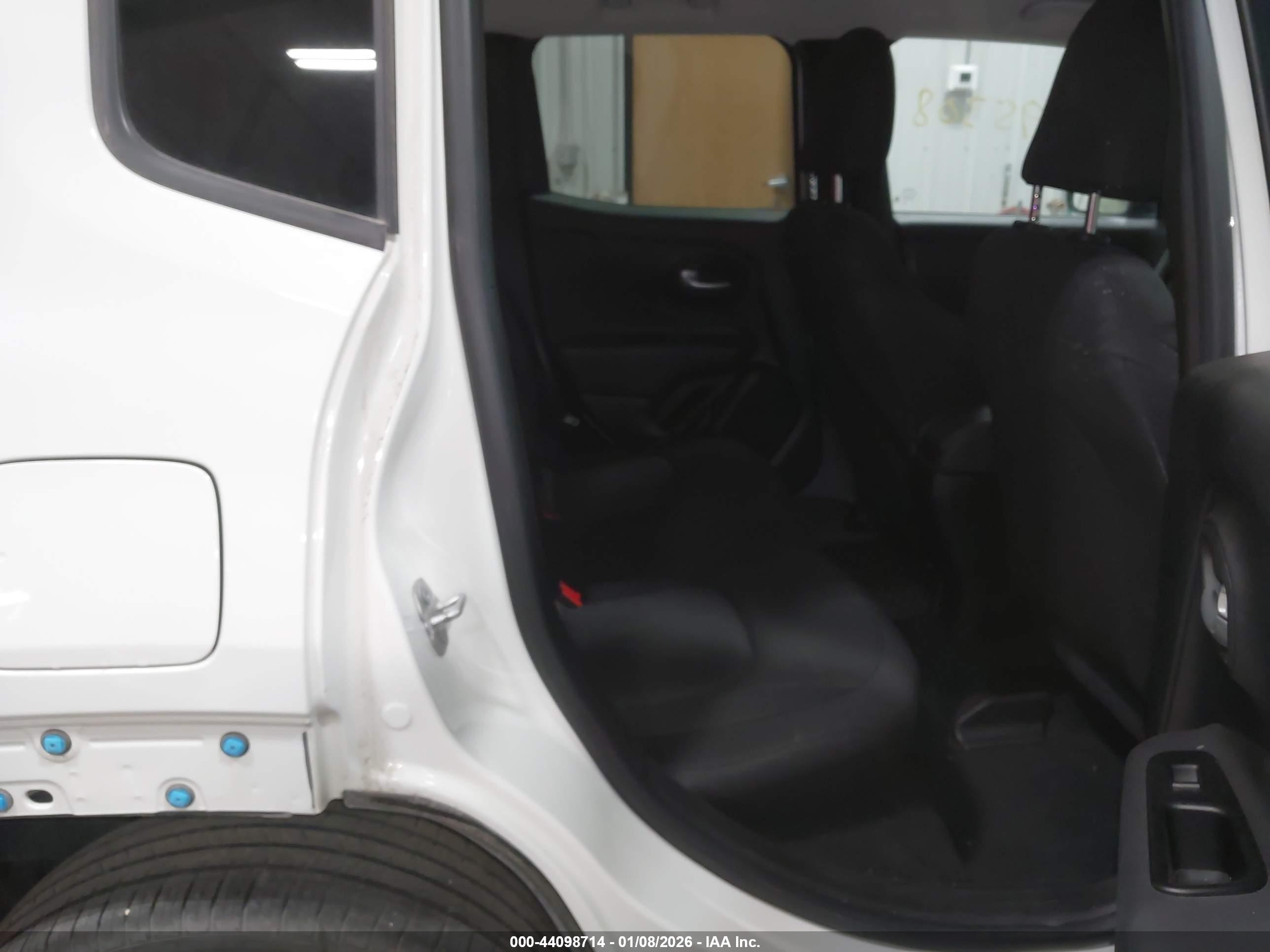 JEEP RENEGADE image 8