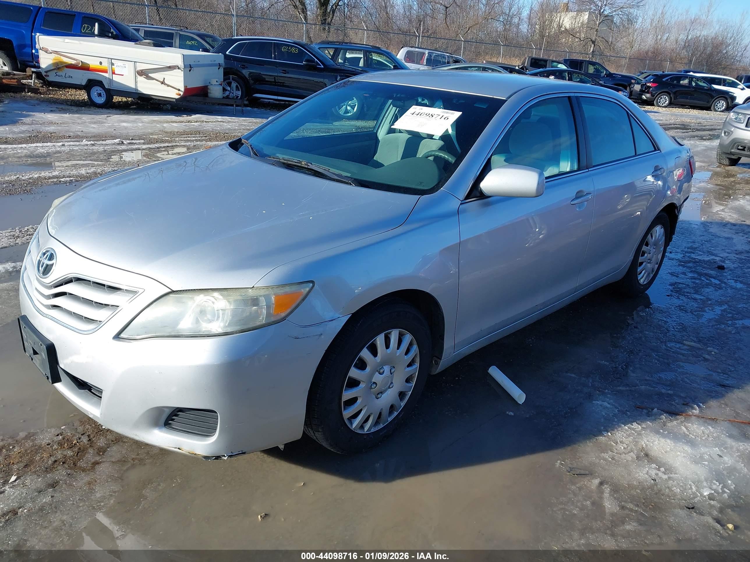 TOYOTA CAMRY image 2