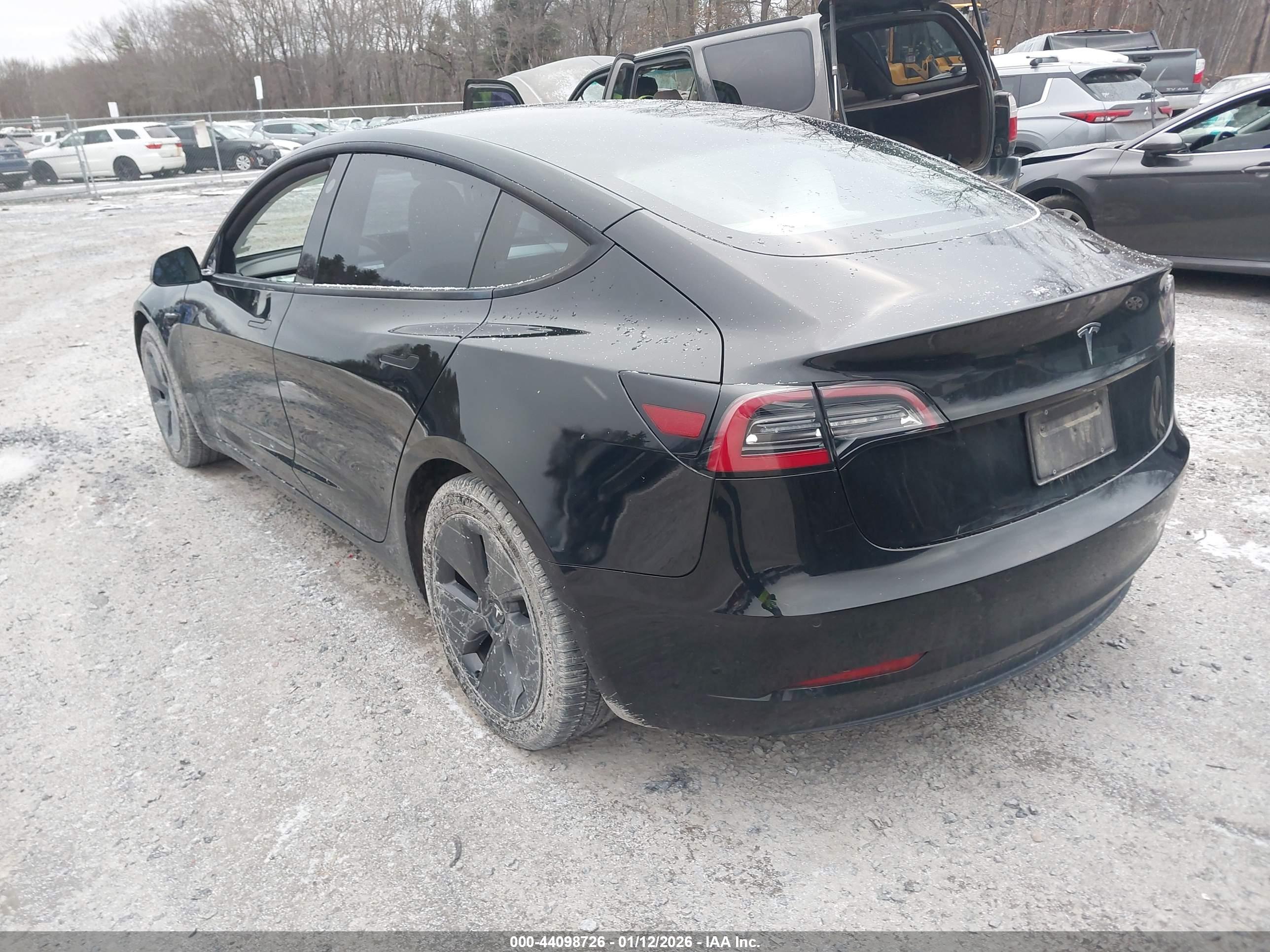 TESLA MODEL image 3