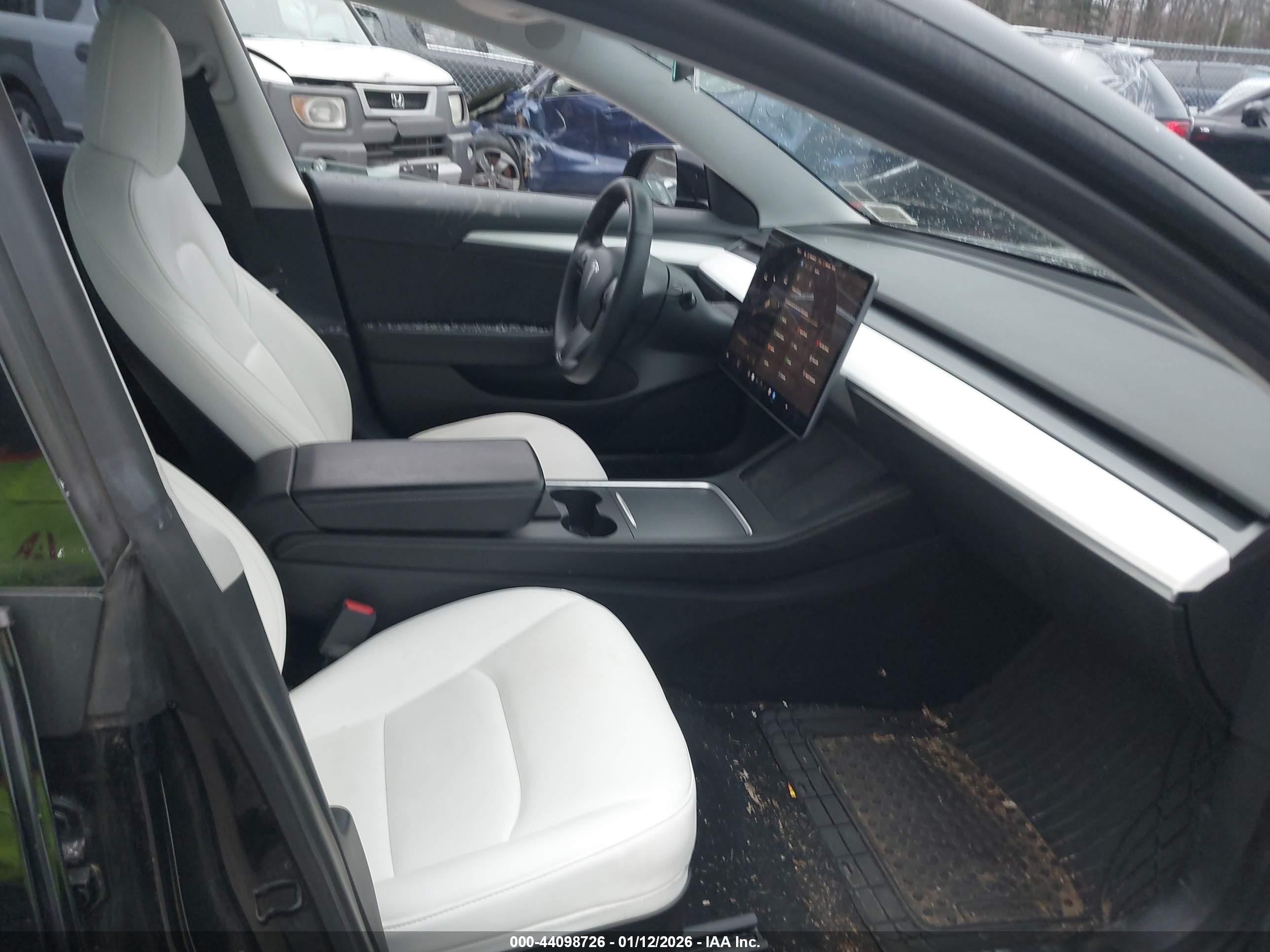 TESLA MODEL image 5