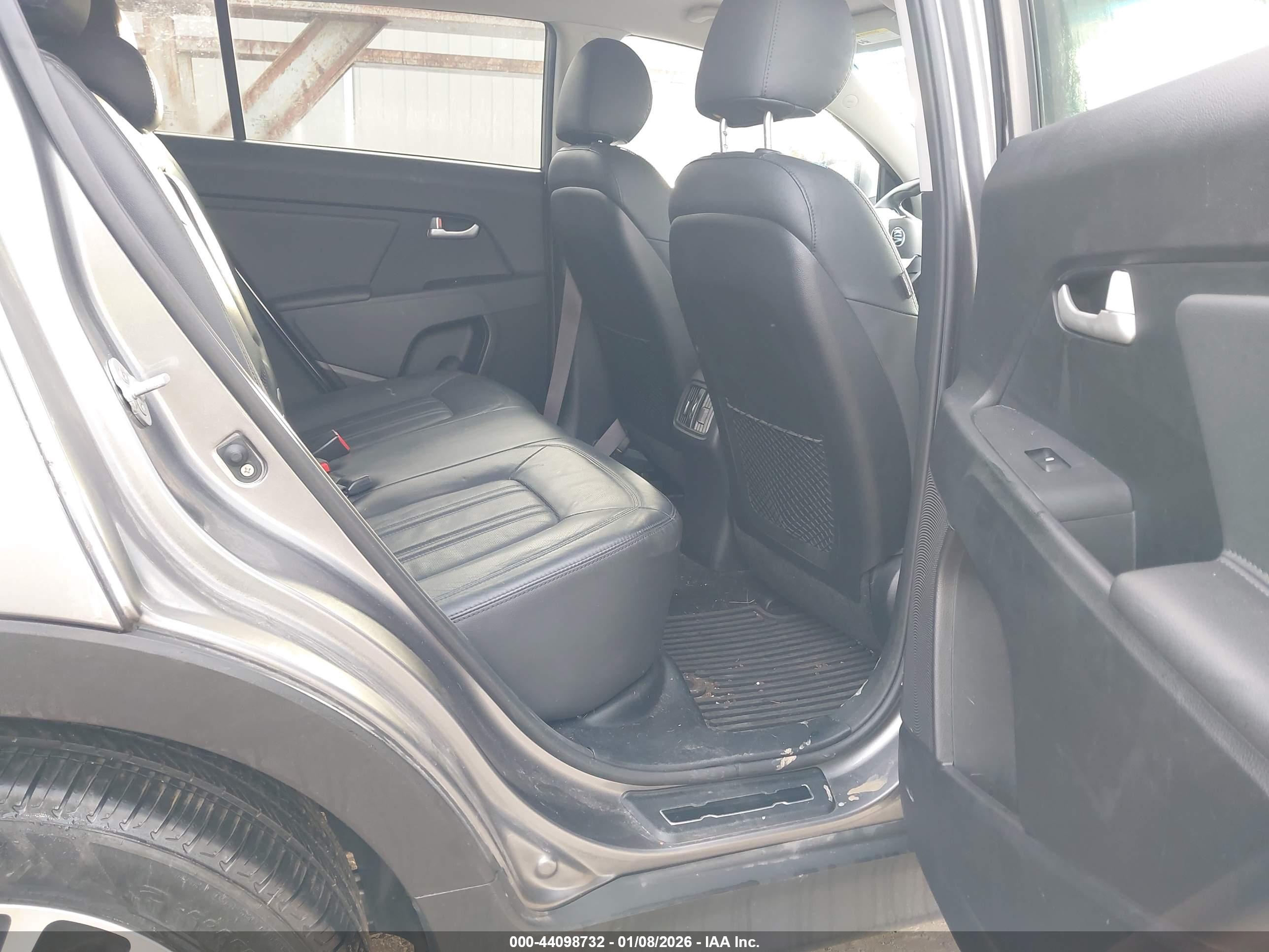 KIA SPORTAGE image 8