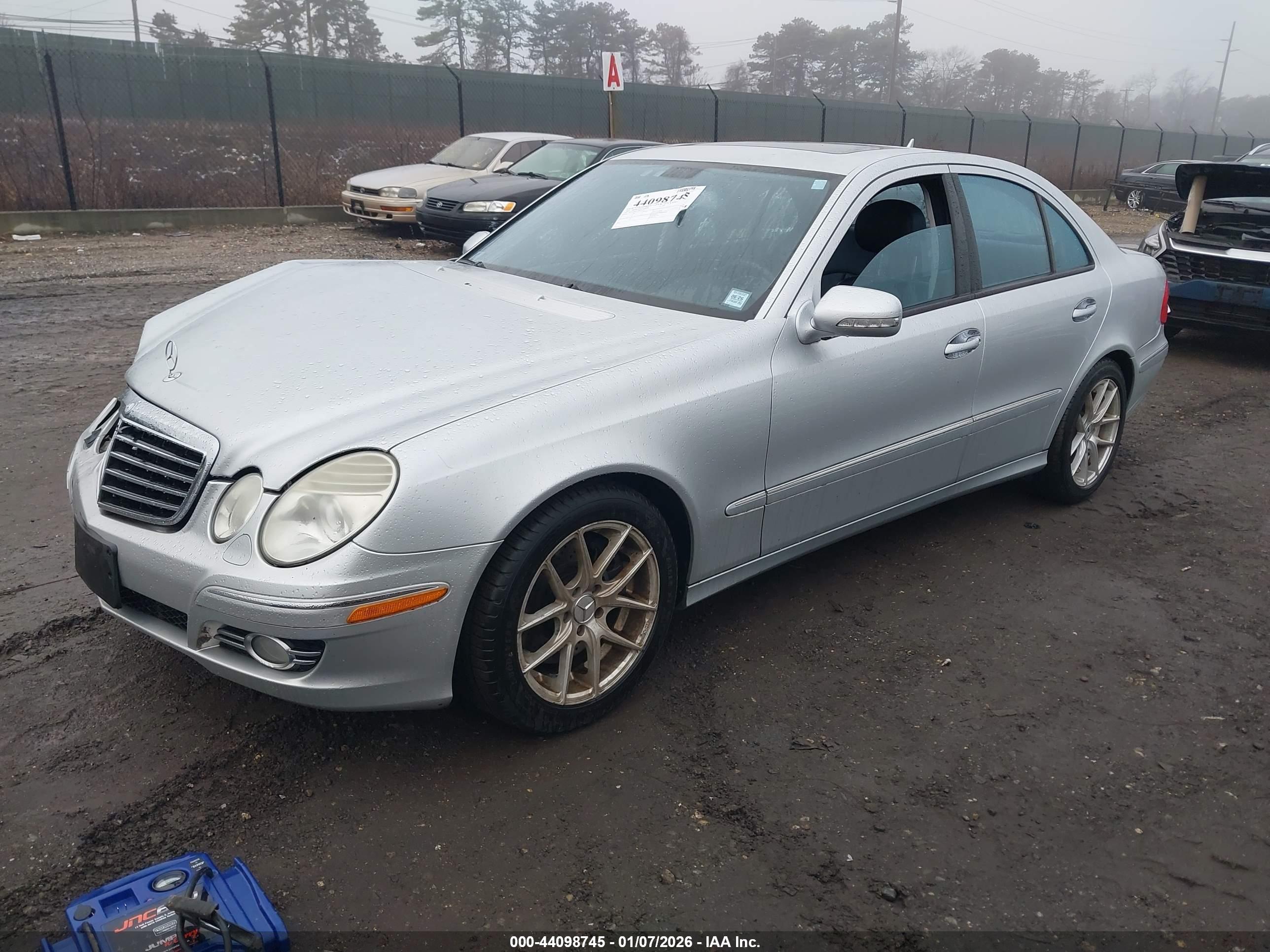 MERCEDES-BENZ E image 2