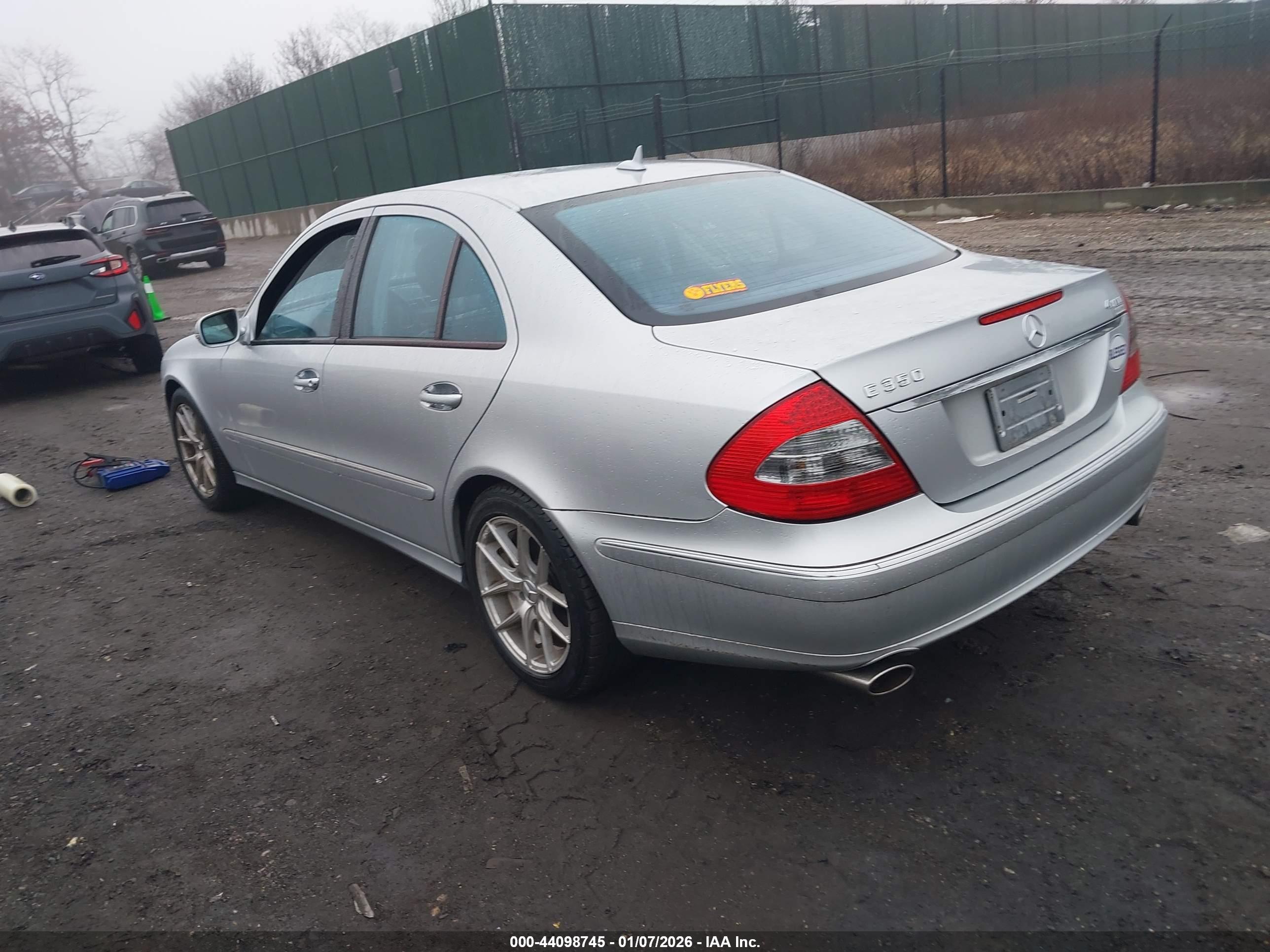 MERCEDES-BENZ E image 3