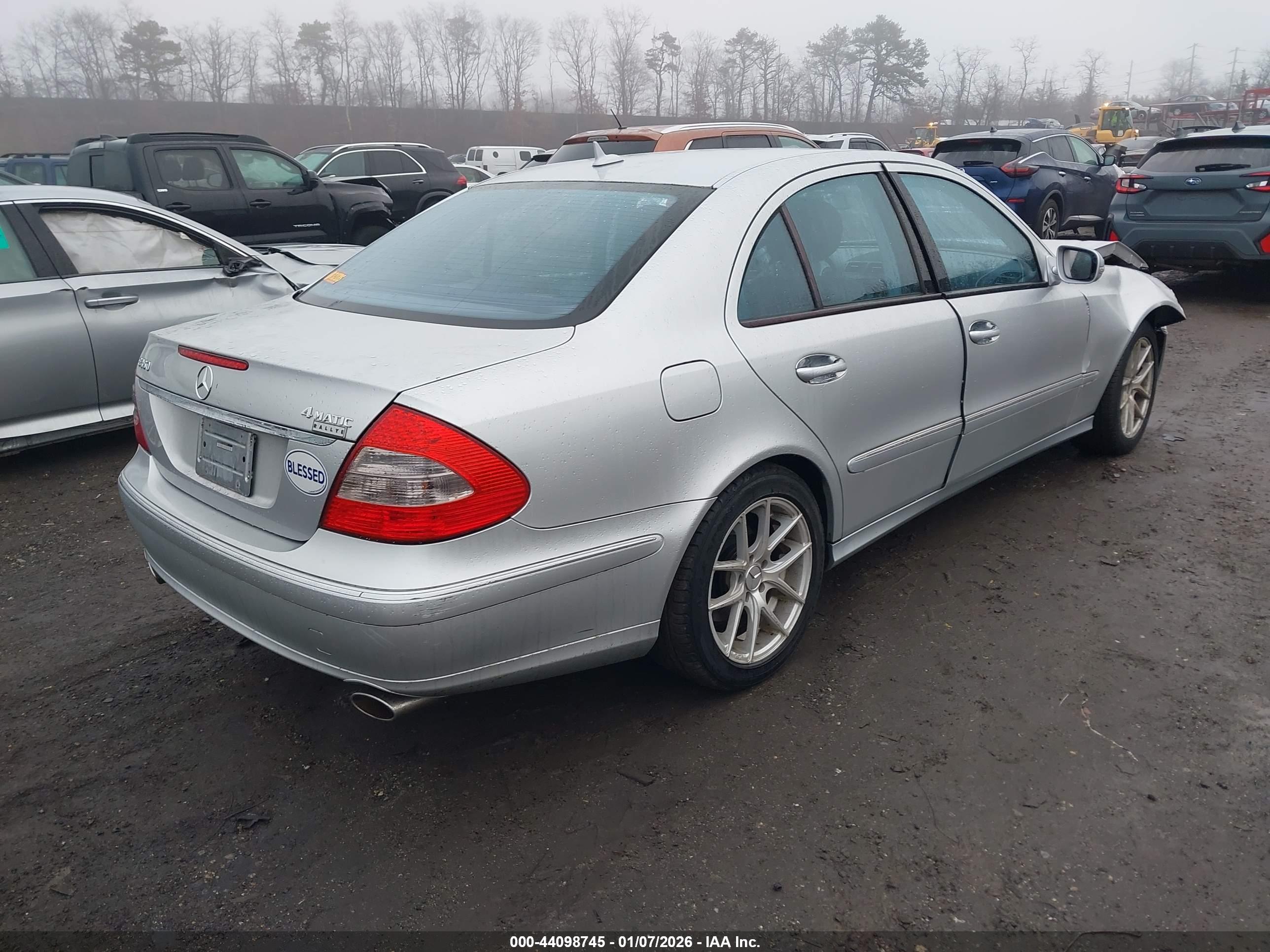 MERCEDES-BENZ E image 4