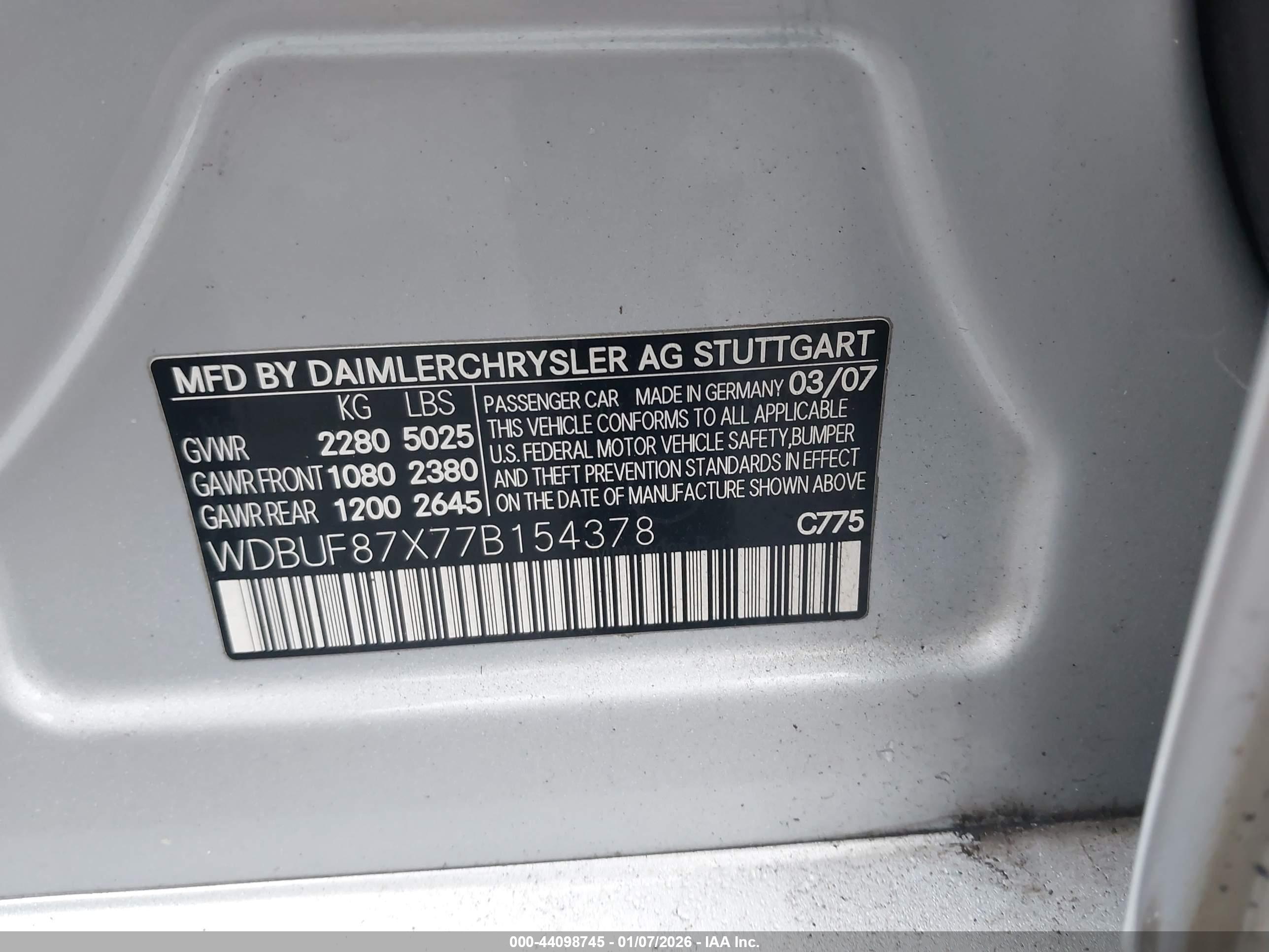 MERCEDES-BENZ E image 9