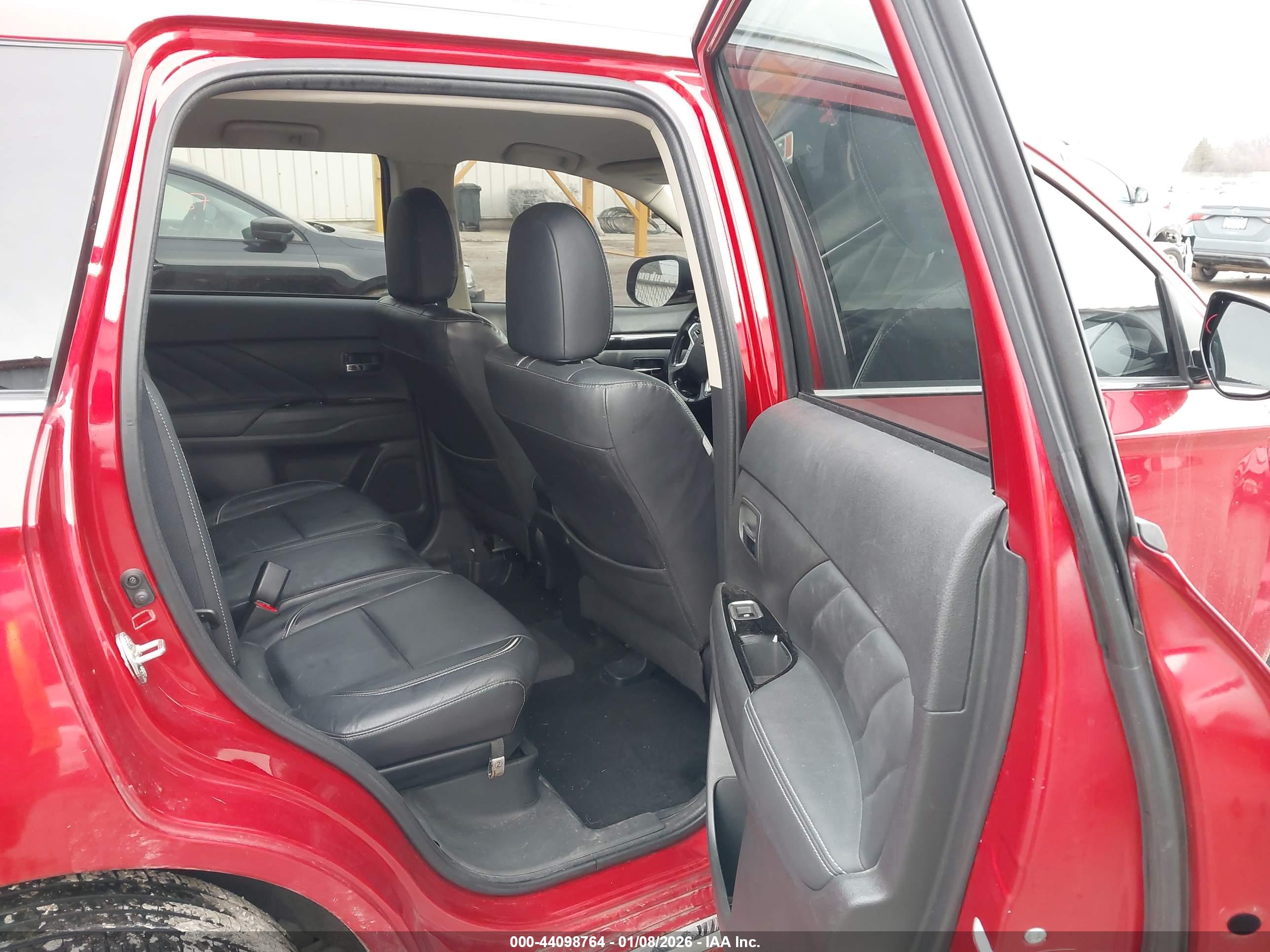 MITSUBISHI OUTLANDER image 8