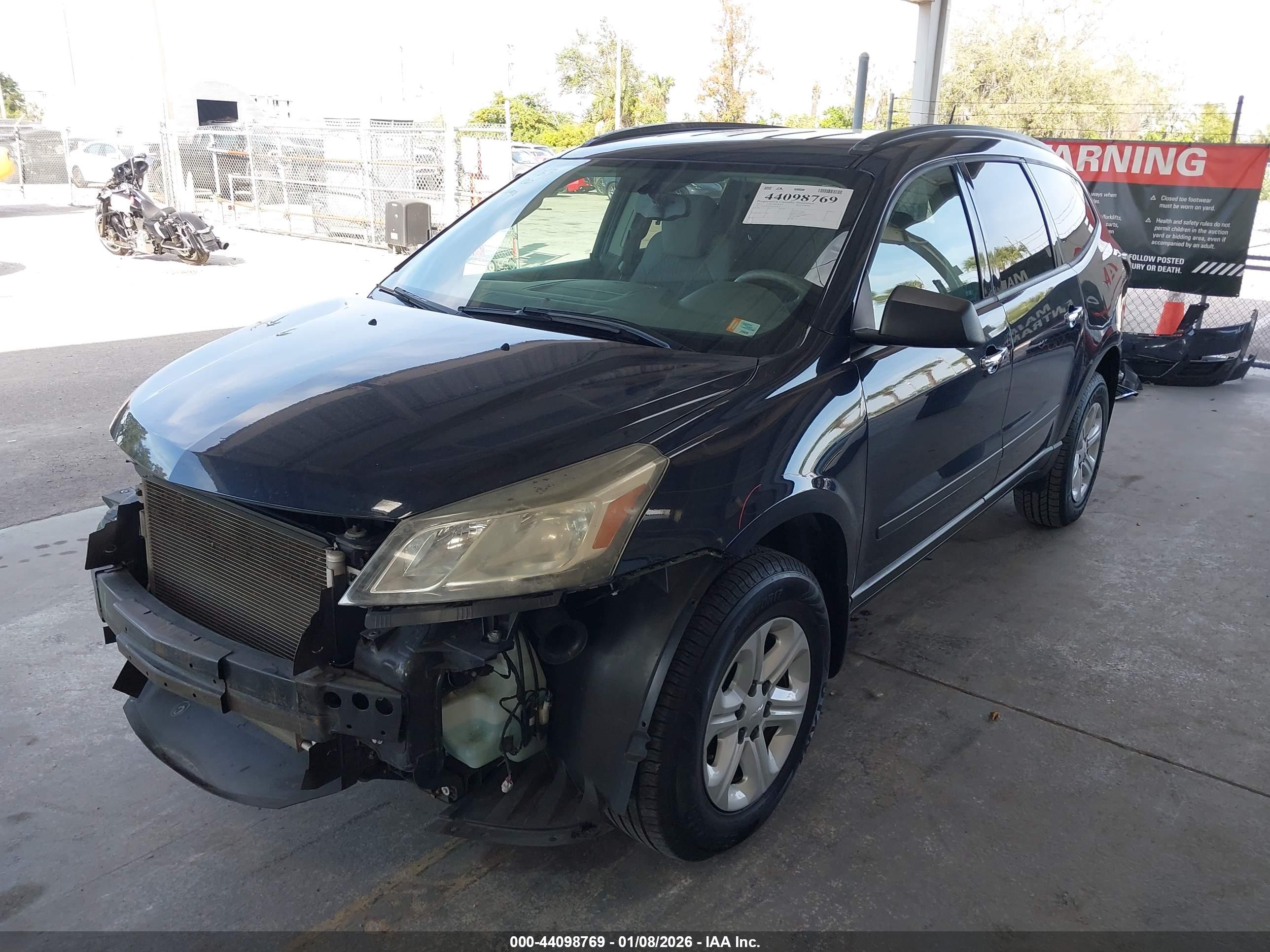 CHEVROLET TRAVERSE image 2