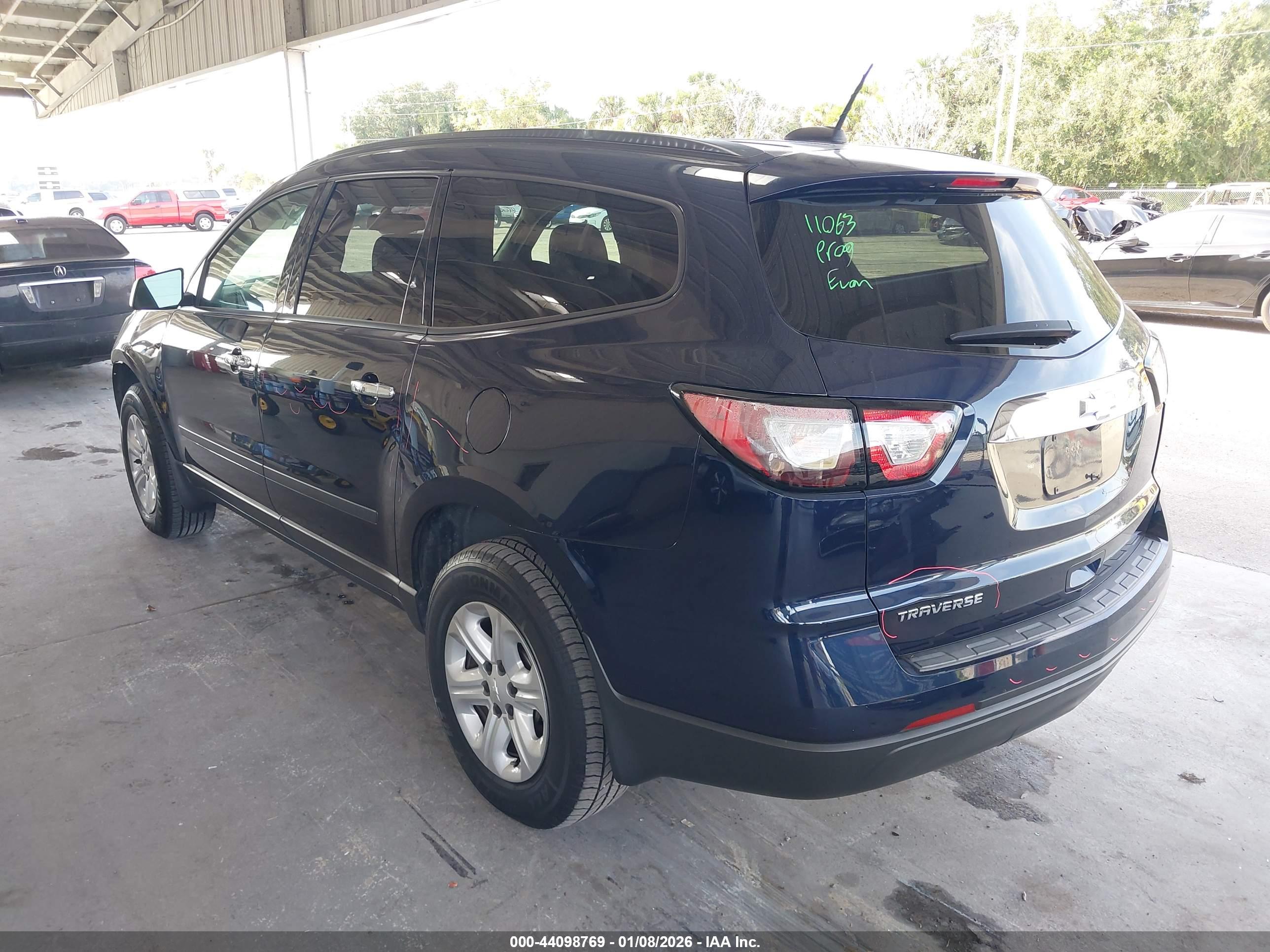CHEVROLET TRAVERSE image 3