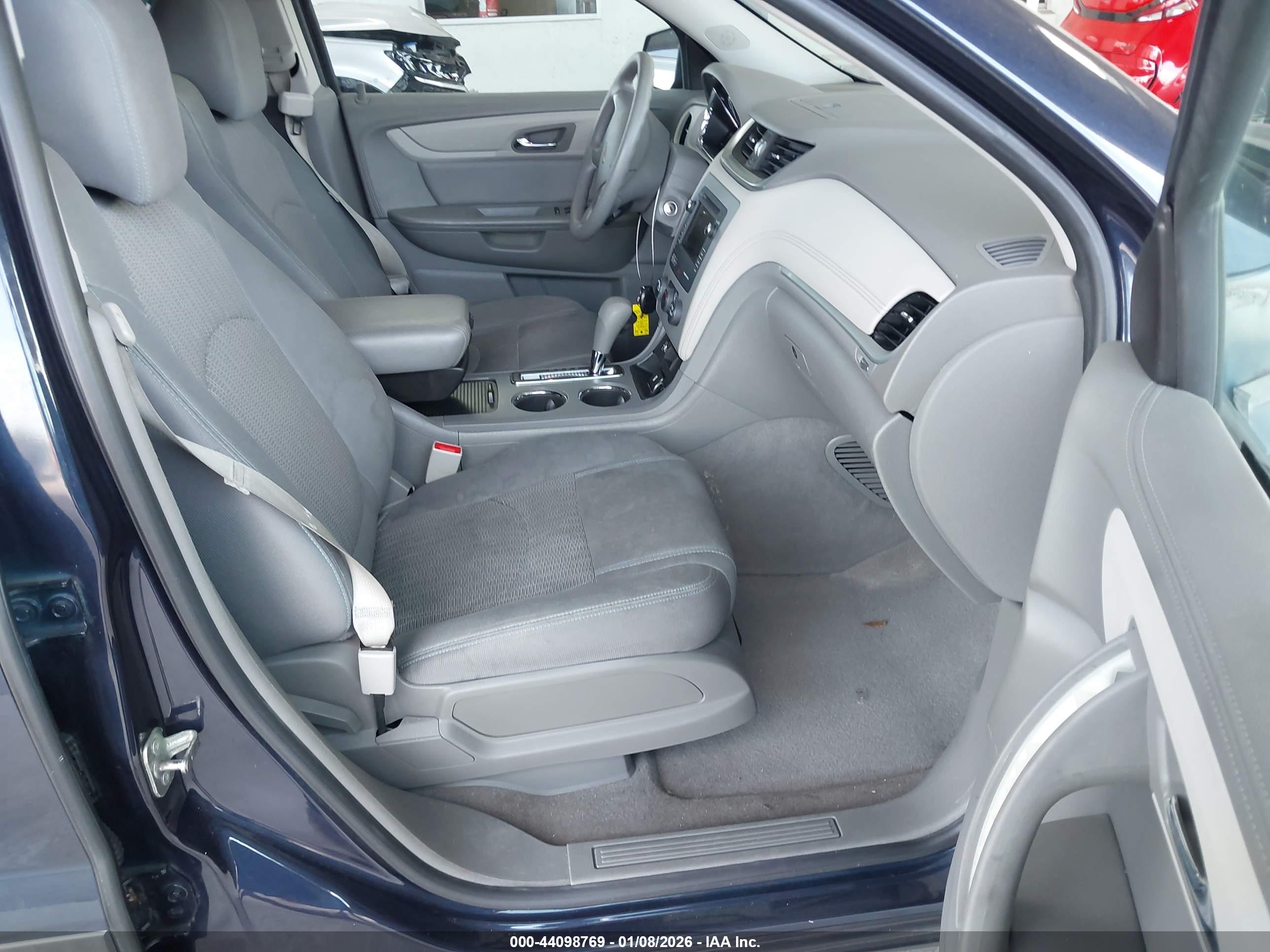 CHEVROLET TRAVERSE image 5