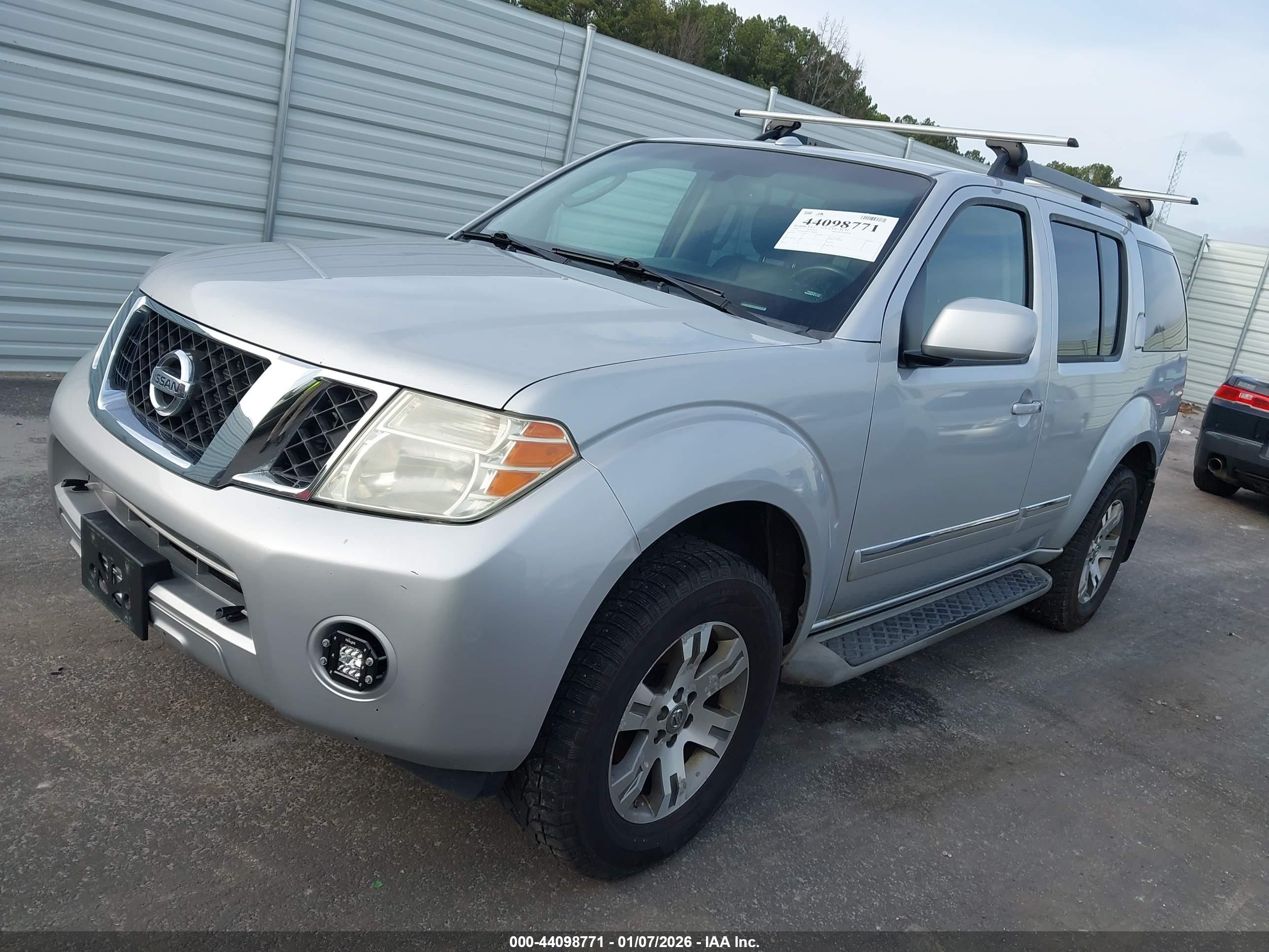 NISSAN PATHFINDER image 2