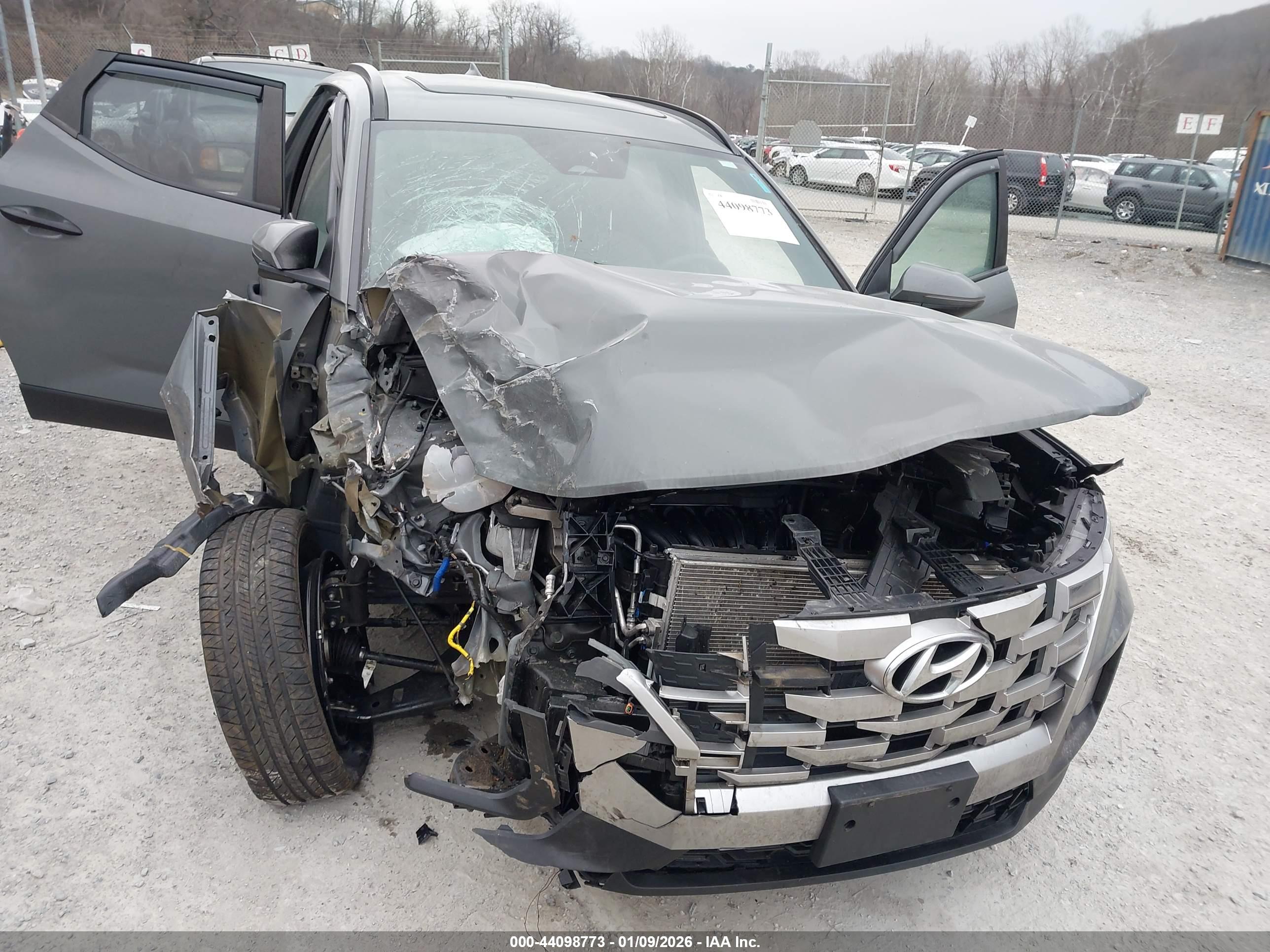 HYUNDAI SANTA image 6