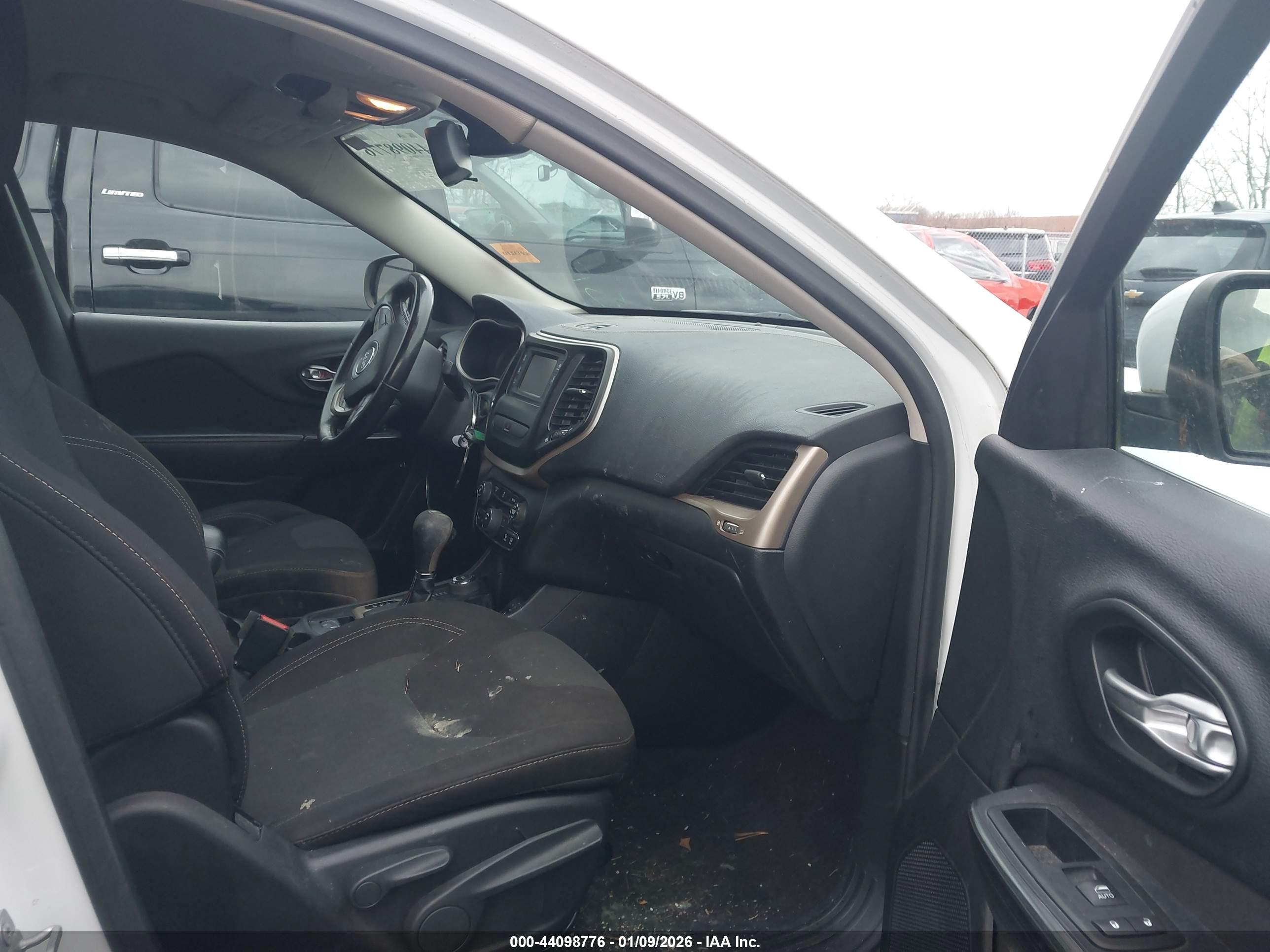 JEEP CHEROKEE image 5