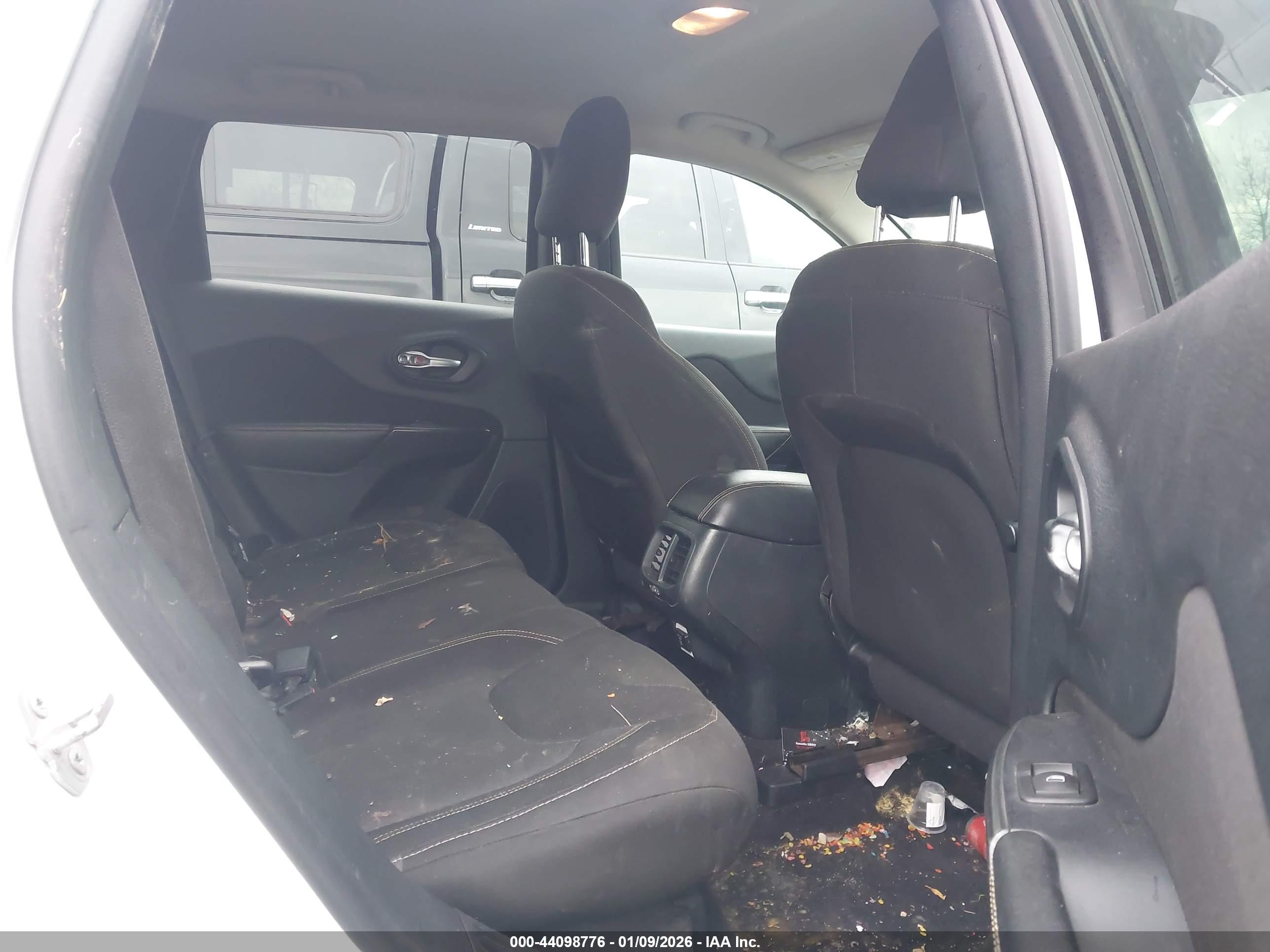 JEEP CHEROKEE image 8